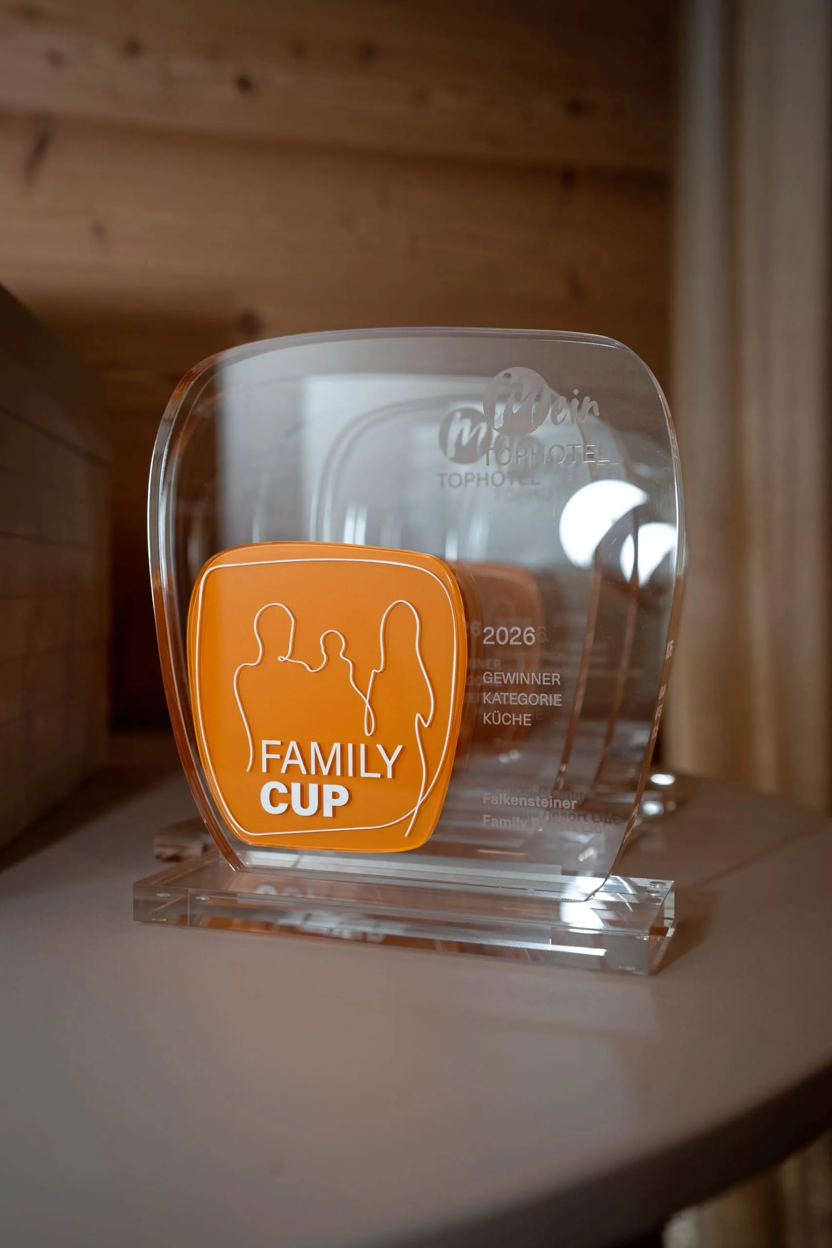 Zwei Awards, ein Tag: Im Falkensteiner Hotel Kronplatz wurden die Gewinner des Family Cups 2026 und des Lieblings Chalet Award 2026 ausgezeichnet.