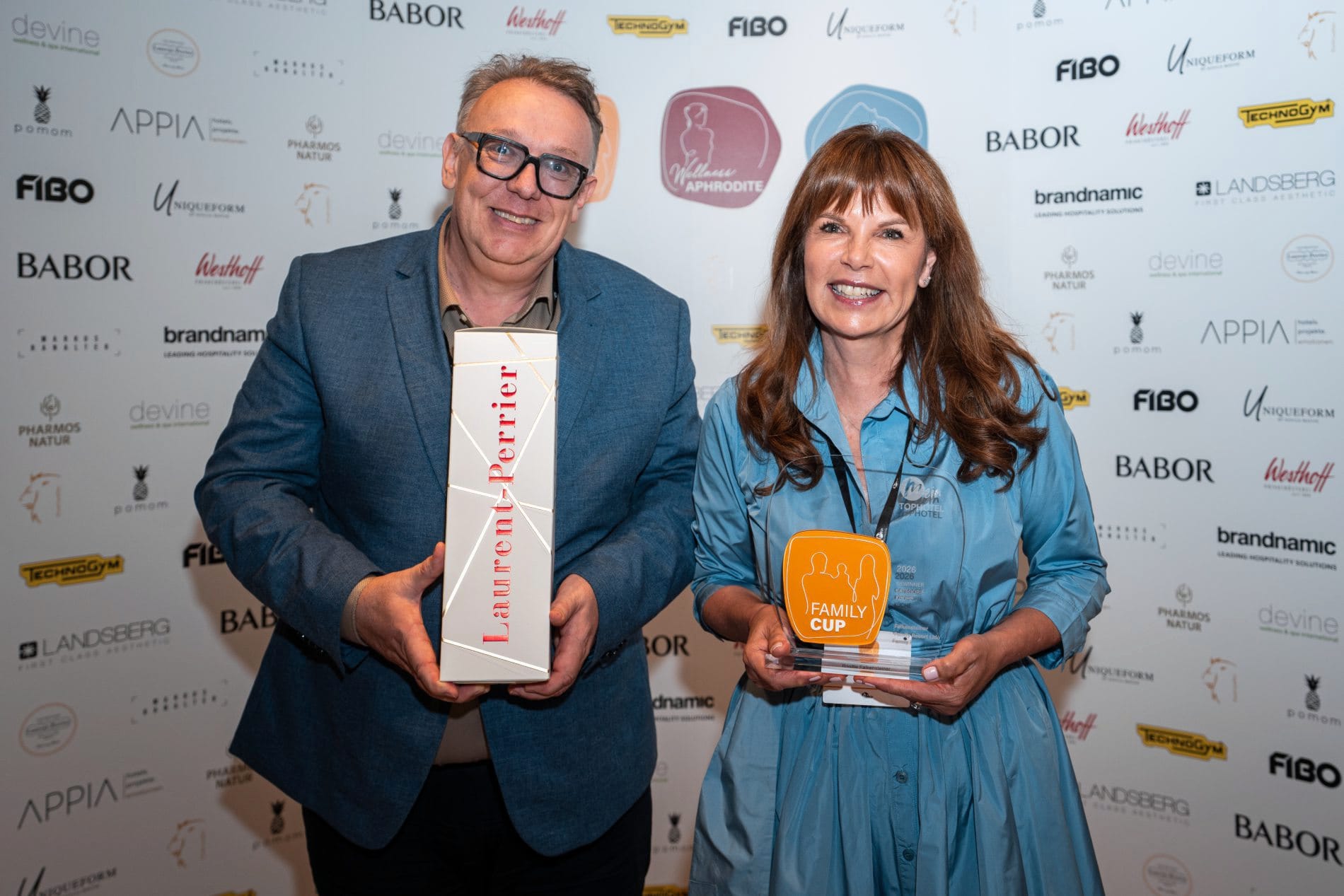 Zwei Awards, ein Tag: Im Falkensteiner Hotel Kronplatz wurden die Gewinner des Family Cups 2026 und des Lieblings Chalet Award 2026 ausgezeichnet.
