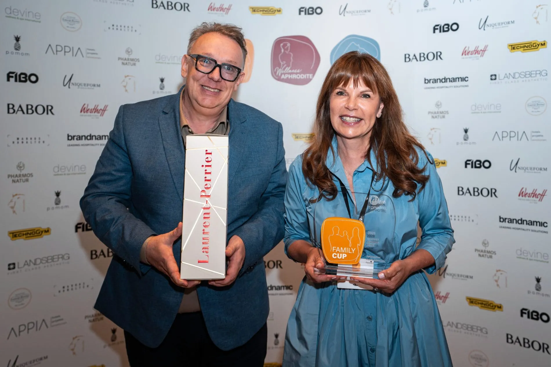 Zwei Awards, ein Tag: Im Falkensteiner Hotel Kronplatz wurden die Gewinner des Family Cups 2026 und des Lieblings Chalet Award 2026 ausgezeichnet.