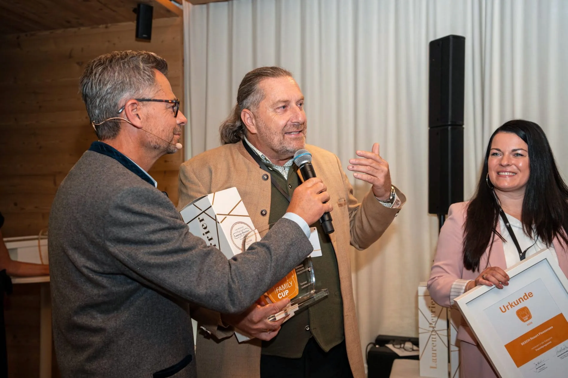 Zwei Awards, ein Tag: Im Falkensteiner Hotel Kronplatz wurden die Gewinner des Family Cups 2026 und des Lieblings Chalet Award 2026 ausgezeichnet.