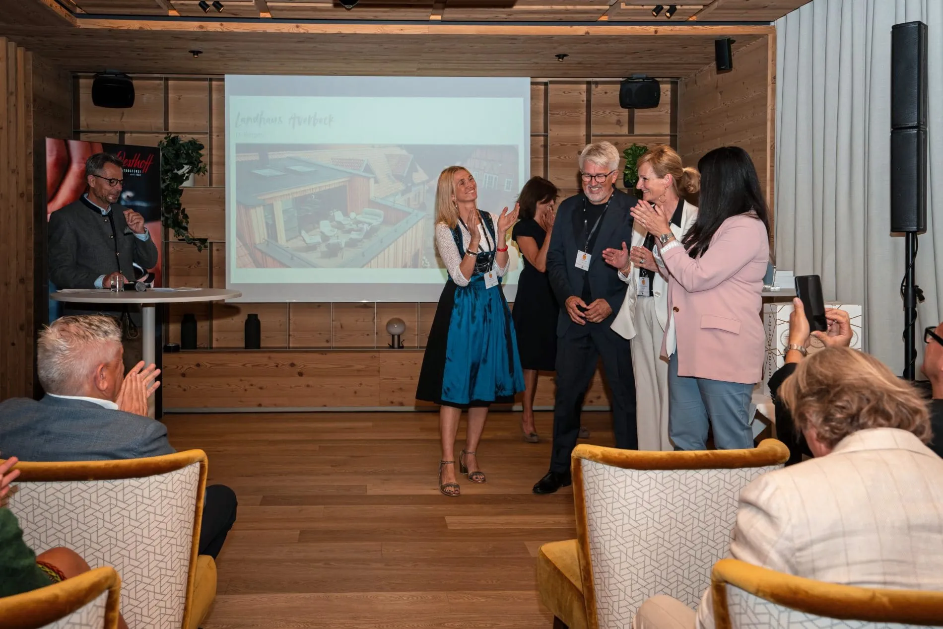 Zwei Awards, ein Tag: Im Falkensteiner Hotel Kronplatz wurden die Gewinner des Family Cups 2026 und des Lieblings Chalet Award 2026 ausgezeichnet.