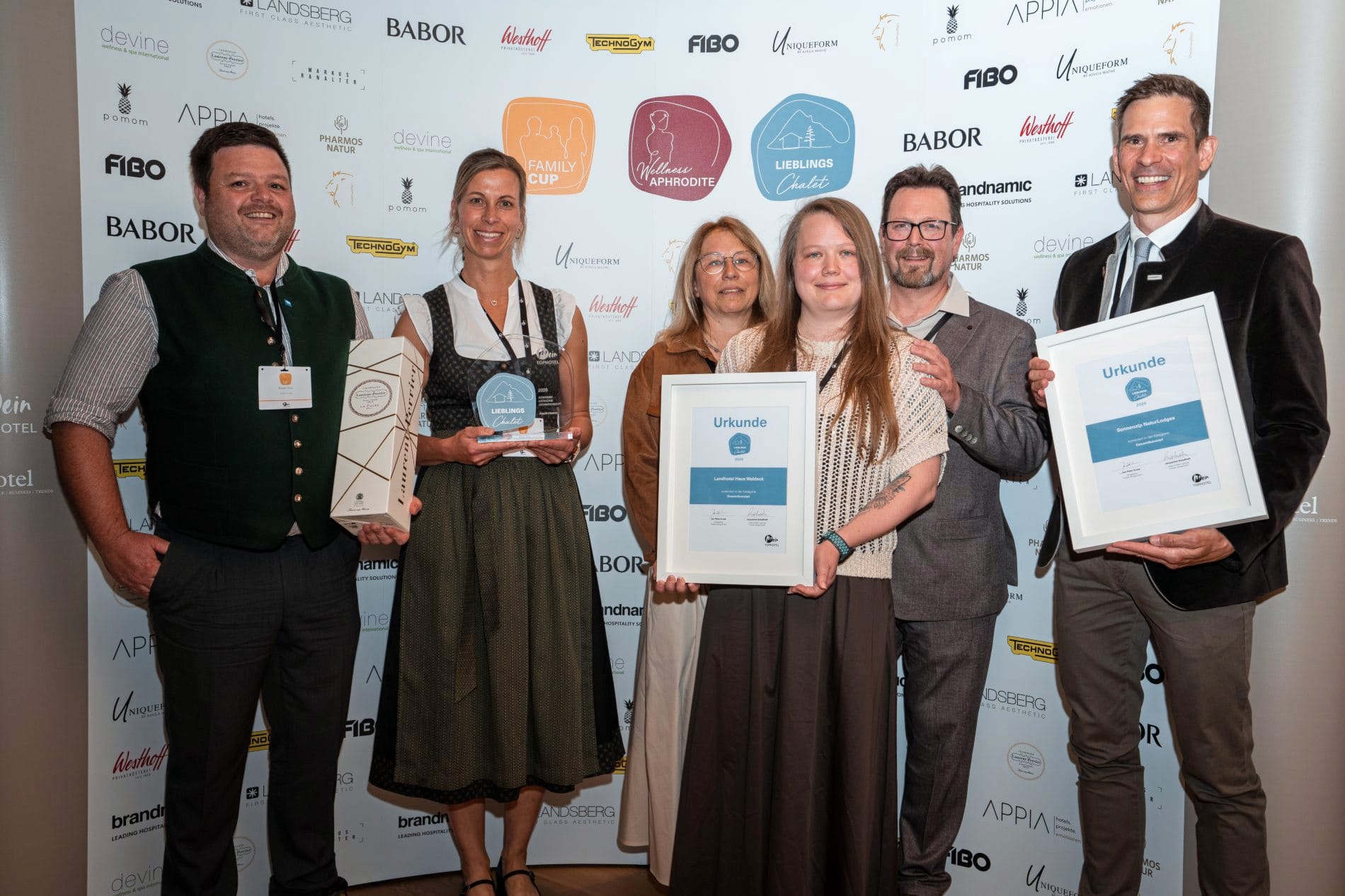 Zwei Awards, ein Tag: Im Falkensteiner Hotel Kronplatz wurden die Gewinner des Family Cups 2026 und des Lieblings Chalet Award 2026 ausgezeichnet.
