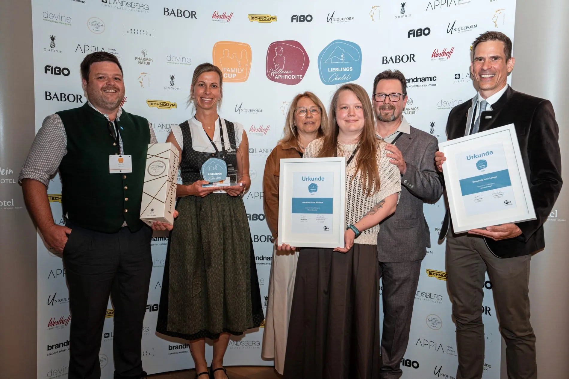 Zwei Awards, ein Tag: Im Falkensteiner Hotel Kronplatz wurden die Gewinner des Family Cups 2026 und des Lieblings Chalet Award 2026 ausgezeichnet.