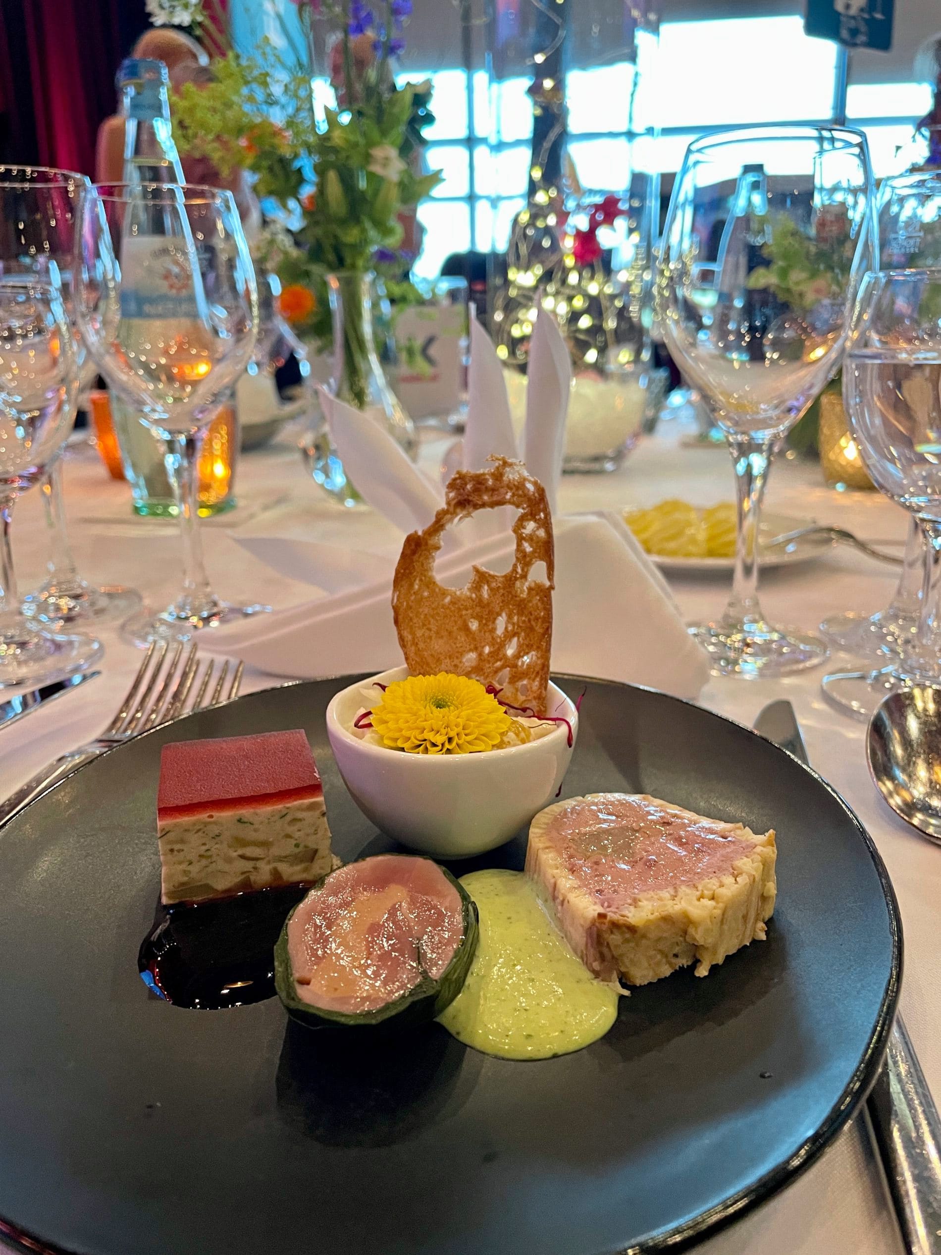 Festlich gedeckte Tische und ein hochwertiges Gala-Menü sorgten für den passenden Rahmen der Abendveranstaltung.