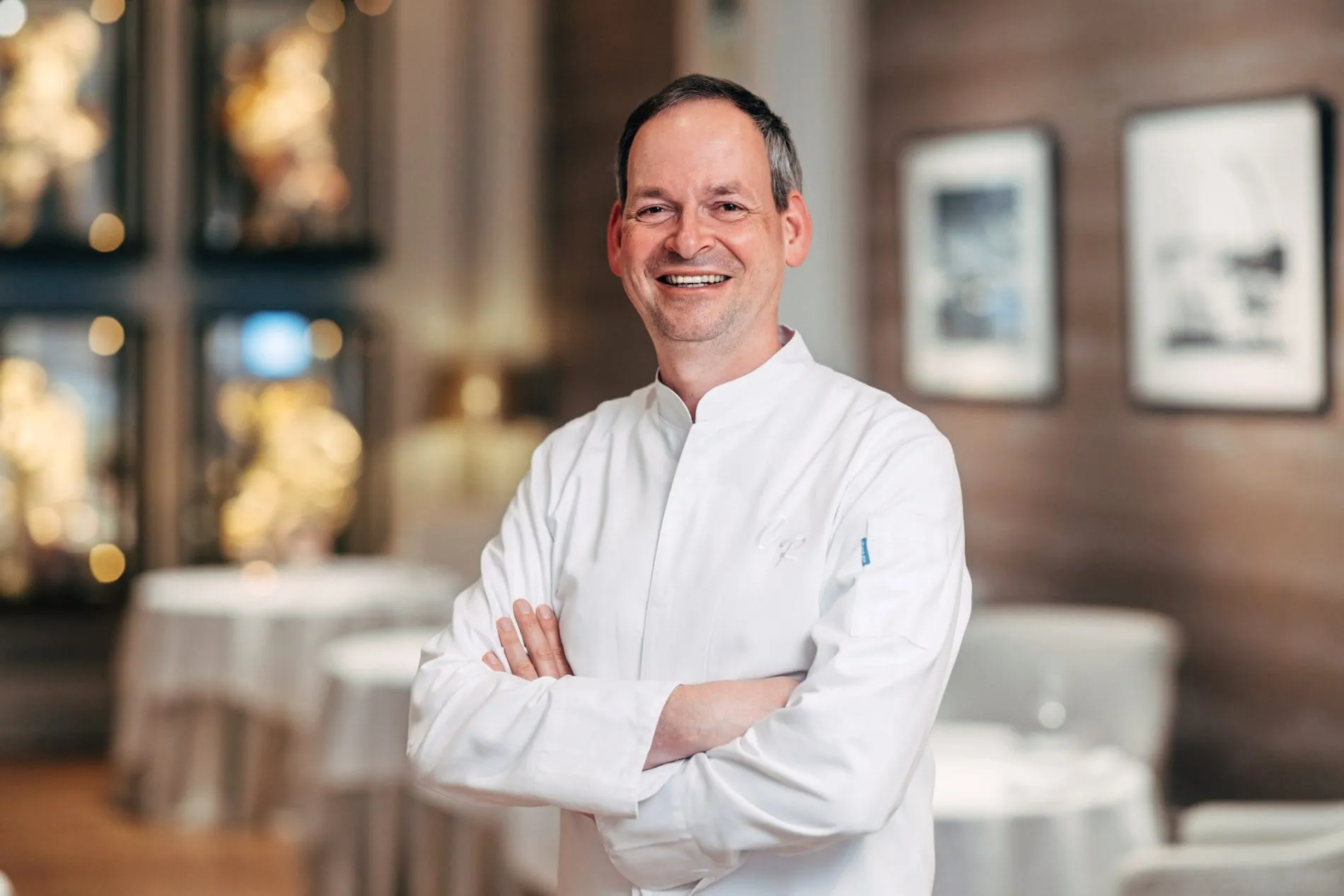 Christoph Rüffer, Executive Chef des Restaurants „Haerlin“ im Hamburger Hotel Vier Jahreszeiten, und sein Team wurden vom Guide Michelin auch in diesem Jahr mit drei Sternen ausgezeichnet.