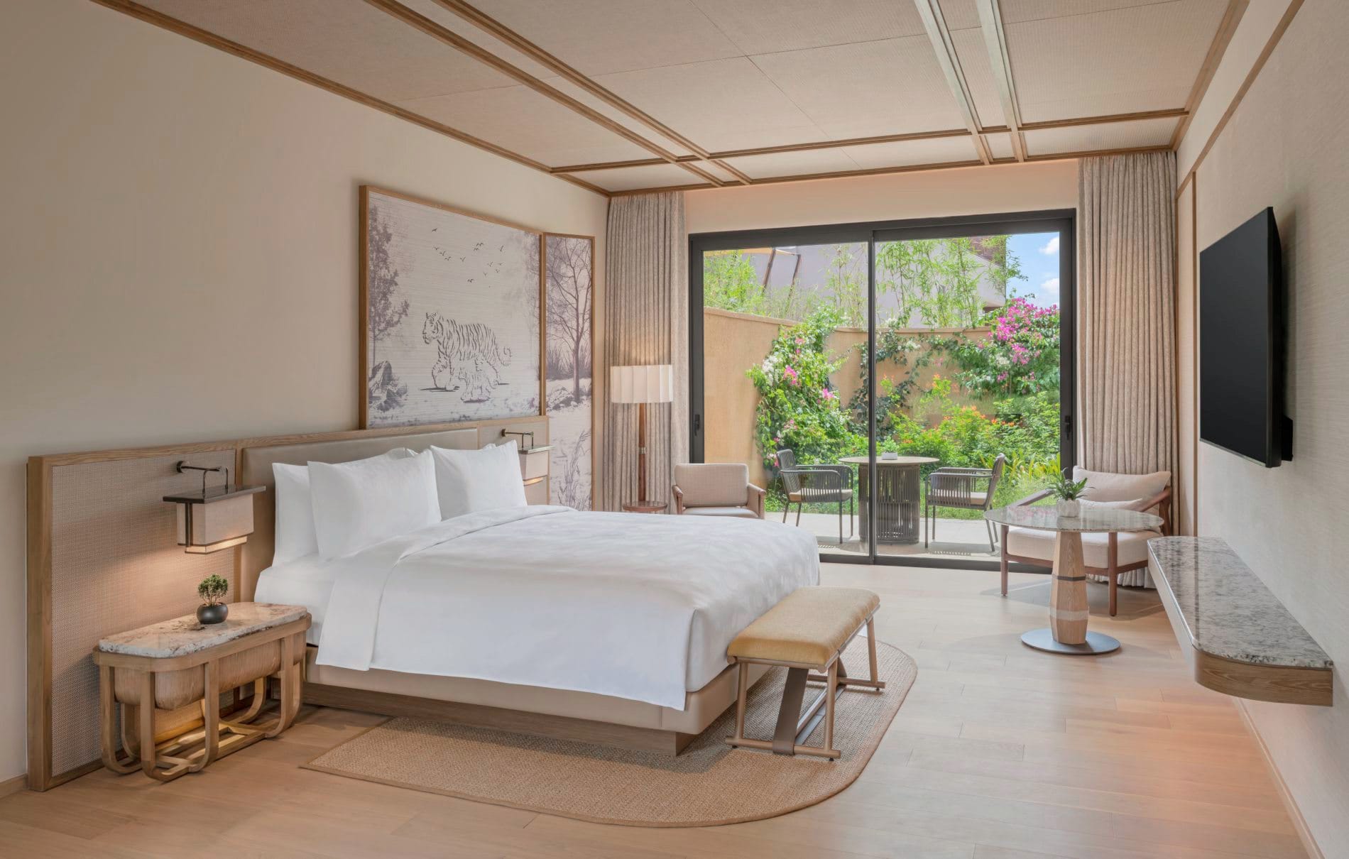 JW_JAIRJ_Junior_Suite_King_Garden_View_Bedroom