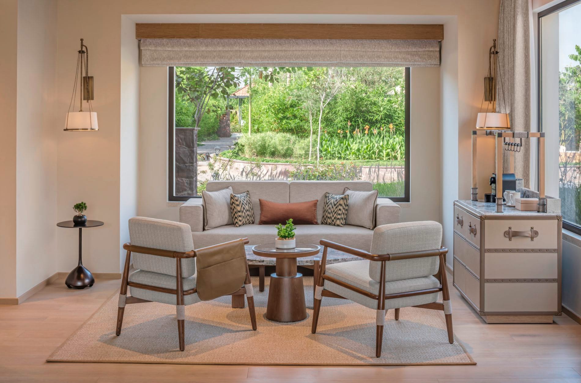 JW_JAIRJ_Junior_Suite_King_Garden_View_Livingroom