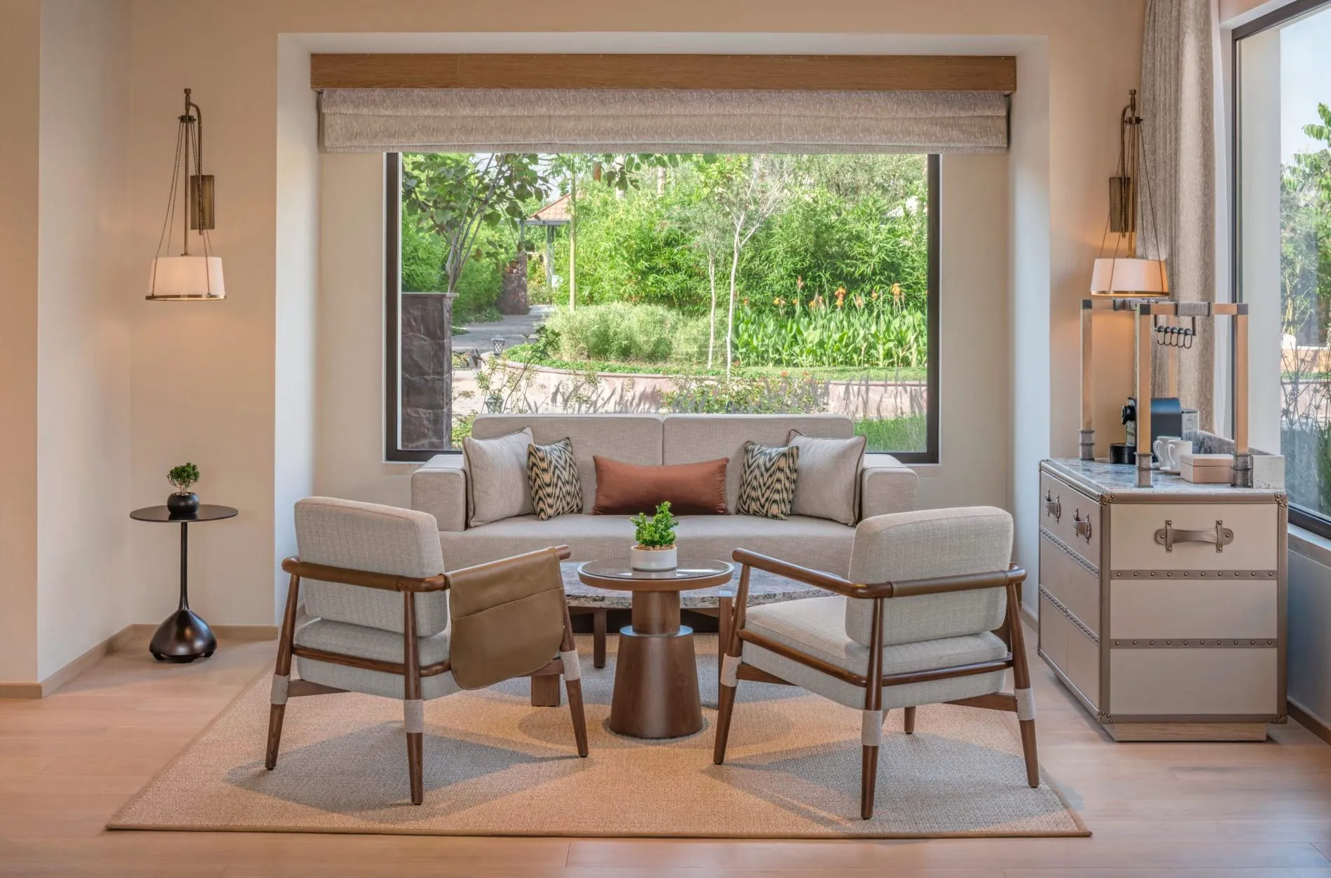 JW_JAIRJ_Junior_Suite_King_Garden_View_Livingroom