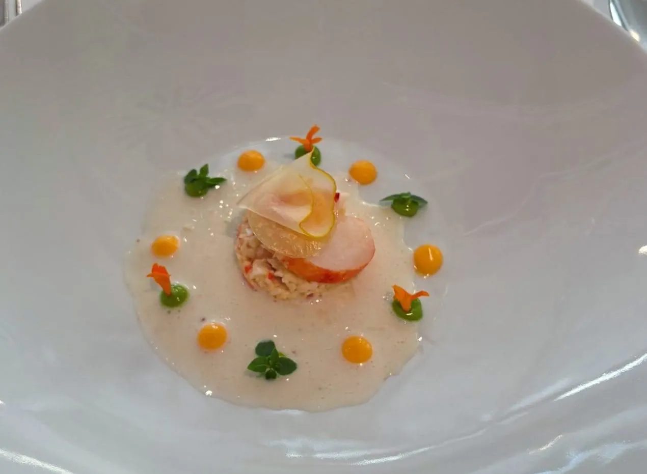 Lauwarme Königskrabbe mit Fenchel, Joghurt und Zitrone