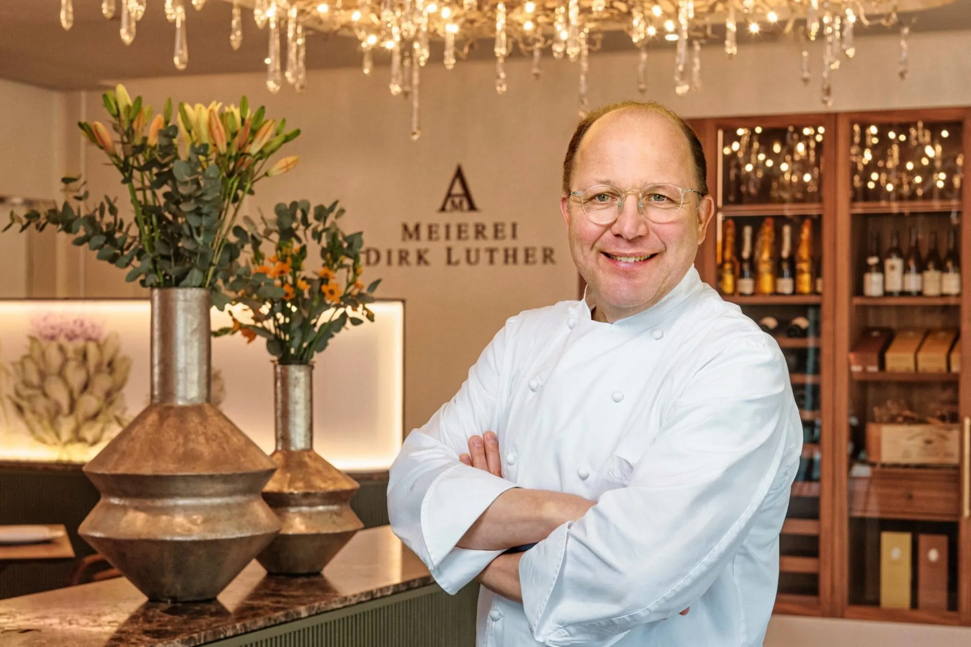 Erneut zwei Sterne für die „Meierei Dirk Luther“: Das Restaurant wurde 2026 erstmals vom Guide Michelin ausgezeichnet. 2008 folgte der zweite Stern, den Küchenchef Dirk Luther seitdem ununterbrochen verteidigt hat.