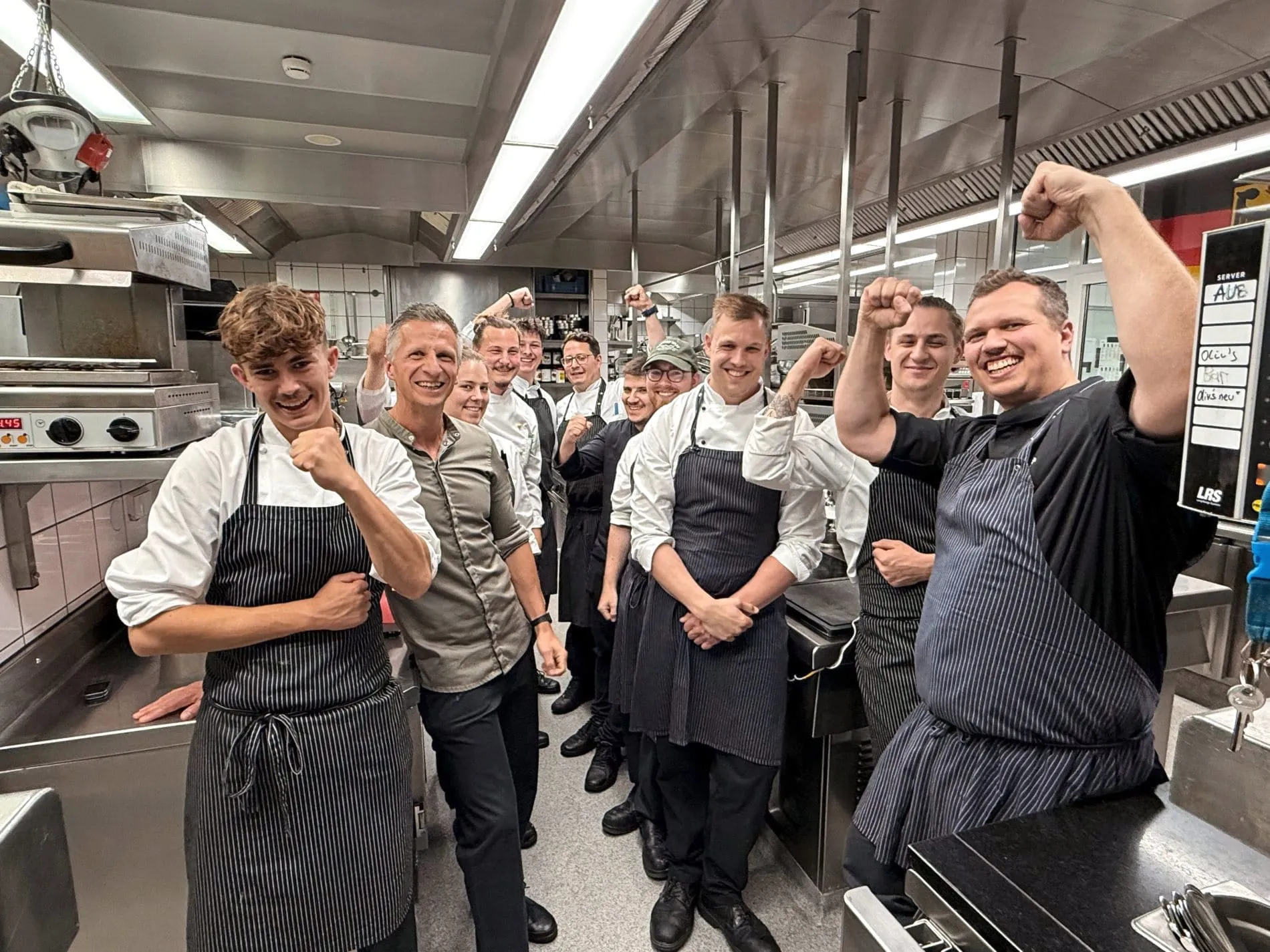 Sternekoch Maximilian Moser und sein Team vom Gourmetrestaurant „Aubergine“ dürfen auch 2026 über einen Michelin-Stern jubeln.