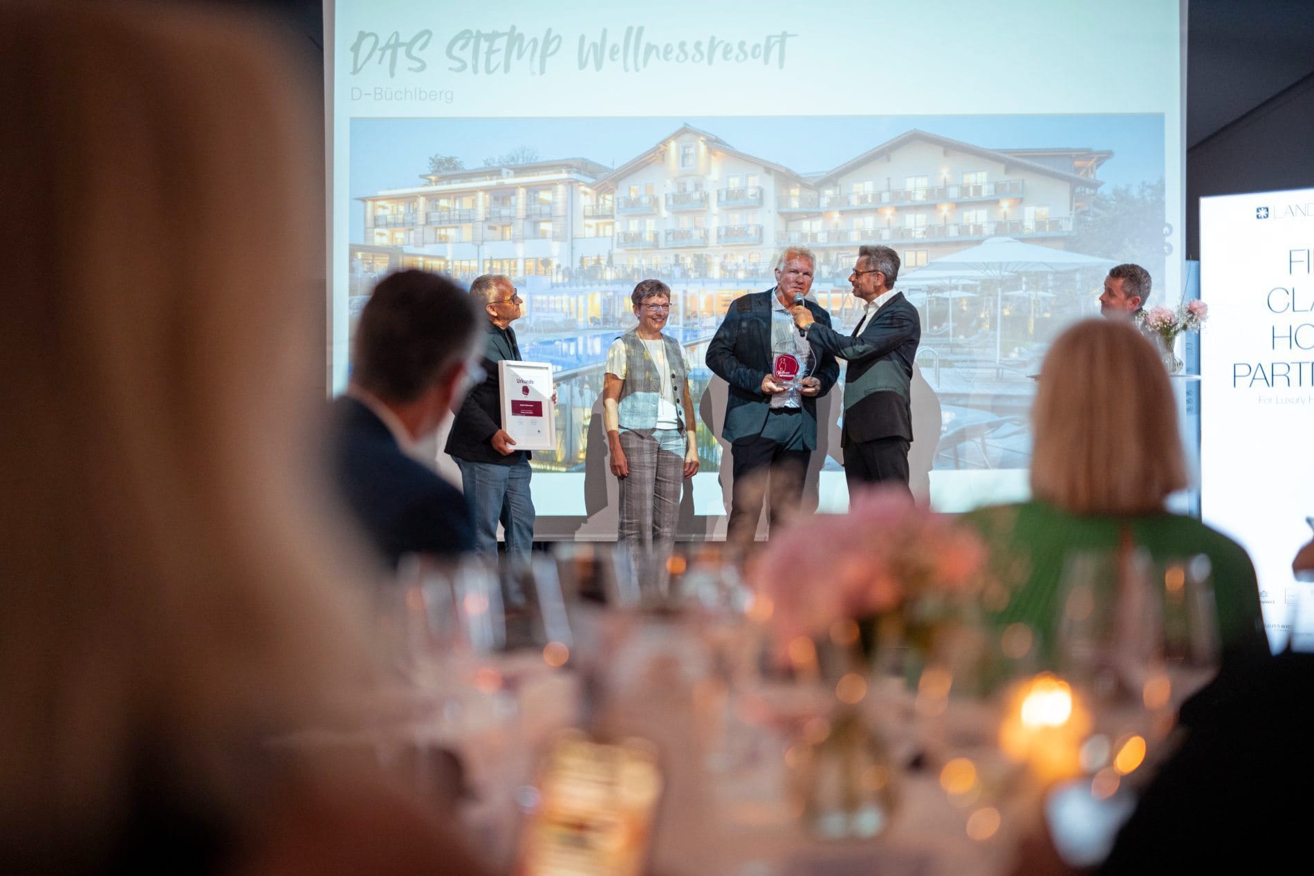 „Exzellenz und Leidenschaft": Rund 150 geladene Gäste aus Hotellerie, Tourismus und Medien feierten im Falkensteiner Hotel Kronplatz und im Lumen auf dem Kronplatz die Verleihung der Wellness Aphrodite 2026.