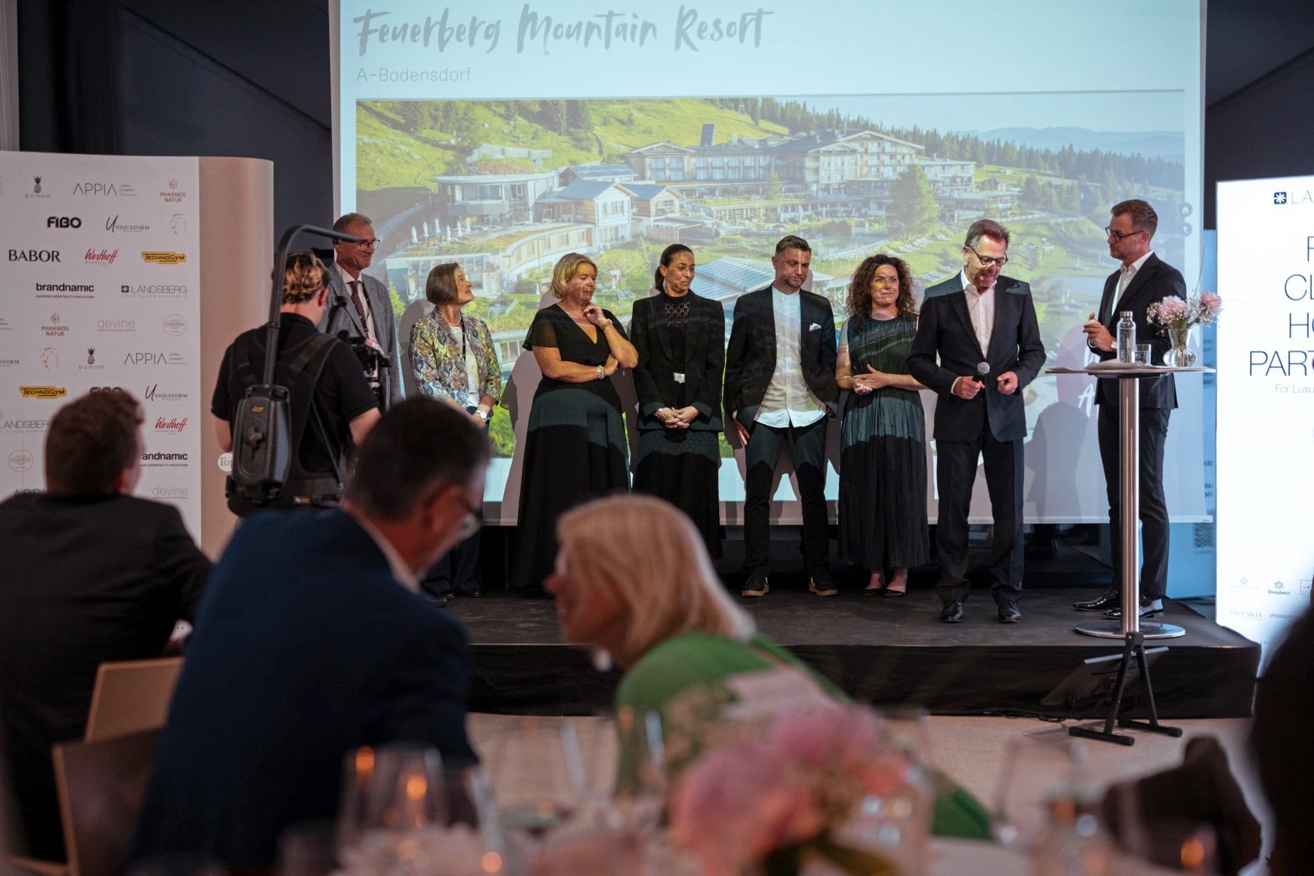 „Exzellenz und Leidenschaft": Rund 150 geladene Gäste aus Hotellerie, Tourismus und Medien feierten im Falkensteiner Hotel Kronplatz und im Lumen auf dem Kronplatz die Verleihung der Wellness Aphrodite 2026.
