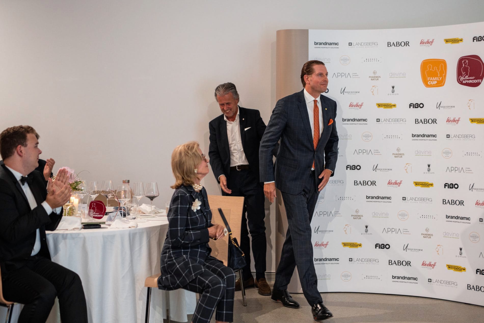 „Exzellenz und Leidenschaft": Rund 150 geladene Gäste aus Hotellerie, Tourismus und Medien feierten im Falkensteiner Hotel Kronplatz und im Lumen auf dem Kronplatz die Verleihung der Wellness Aphrodite 2026.