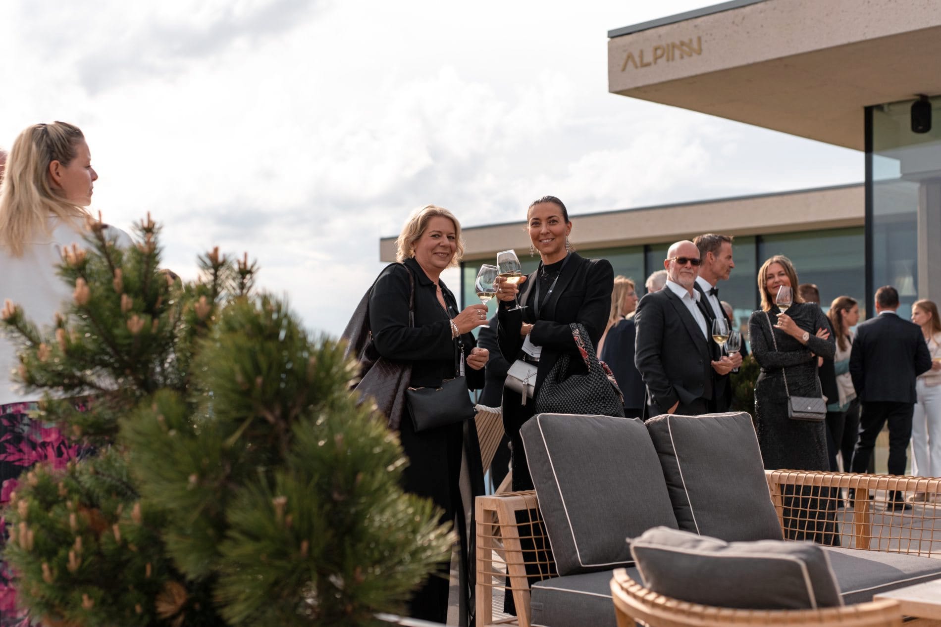 „Exzellenz und Leidenschaft": Rund 150 geladene Gäste aus Hotellerie, Tourismus und Medien feierten im Falkensteiner Hotel Kronplatz und im Lumen auf dem Kronplatz die Verleihung der Wellness Aphrodite 2026.