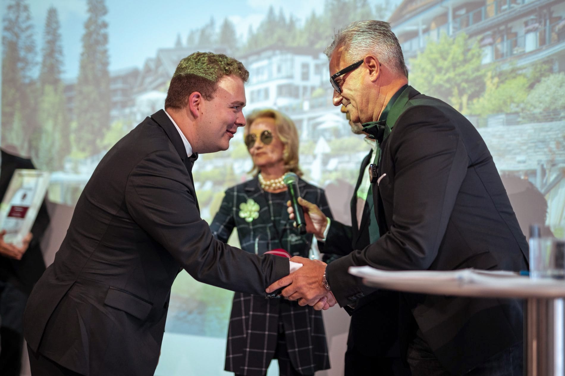 „Exzellenz und Leidenschaft": Rund 150 geladene Gäste aus Hotellerie, Tourismus und Medien feierten im Falkensteiner Hotel Kronplatz und im Lumen auf dem Kronplatz die Verleihung der Wellness Aphrodite 2026.