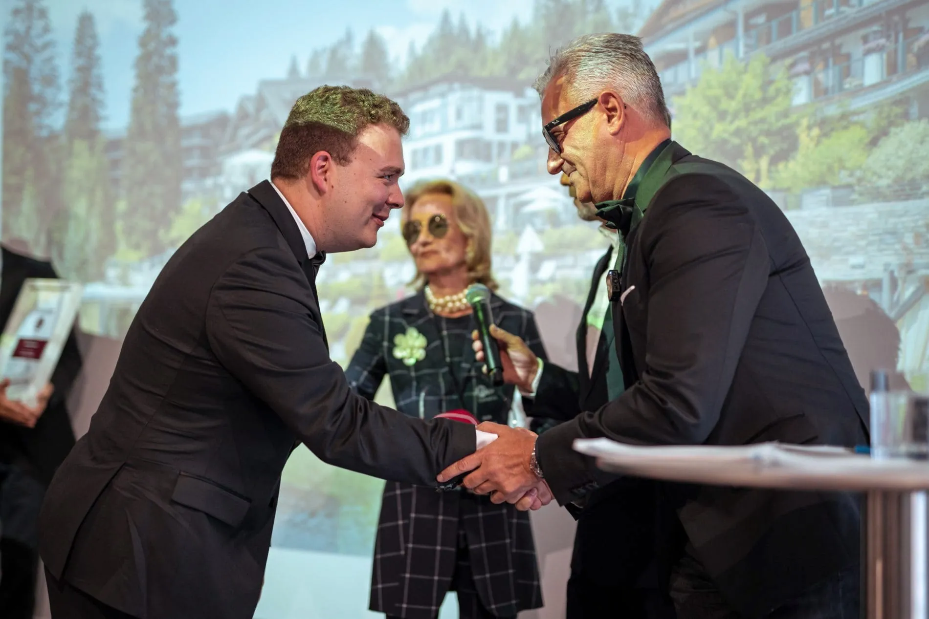 „Exzellenz und Leidenschaft": Rund 150 geladene Gäste aus Hotellerie, Tourismus und Medien feierten im Falkensteiner Hotel Kronplatz und im Lumen auf dem Kronplatz die Verleihung der Wellness Aphrodite 2026.