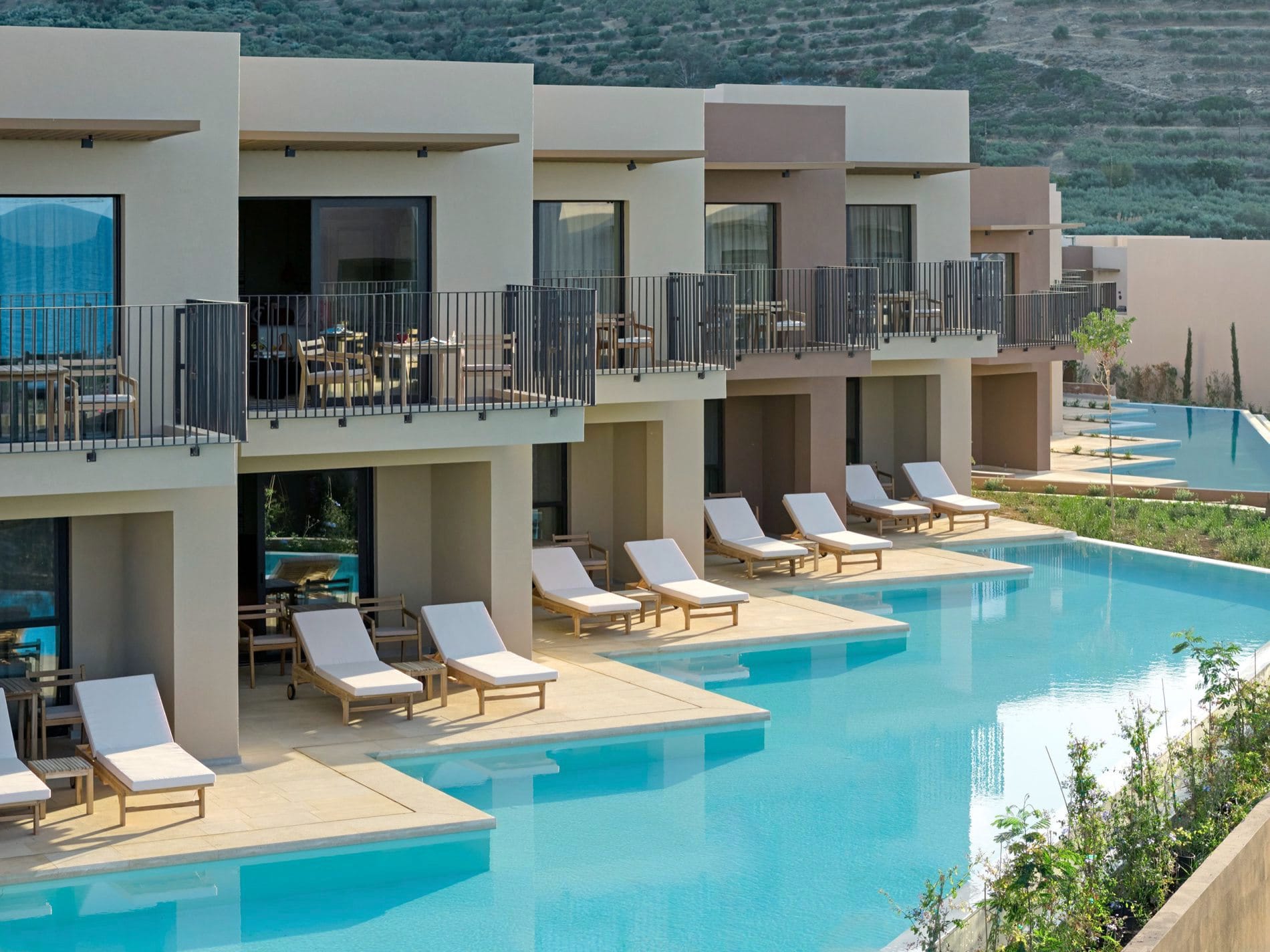 Die Swim-up-Zimmer bieten direkten Wassereinstieg von der eigenen Terrasse.