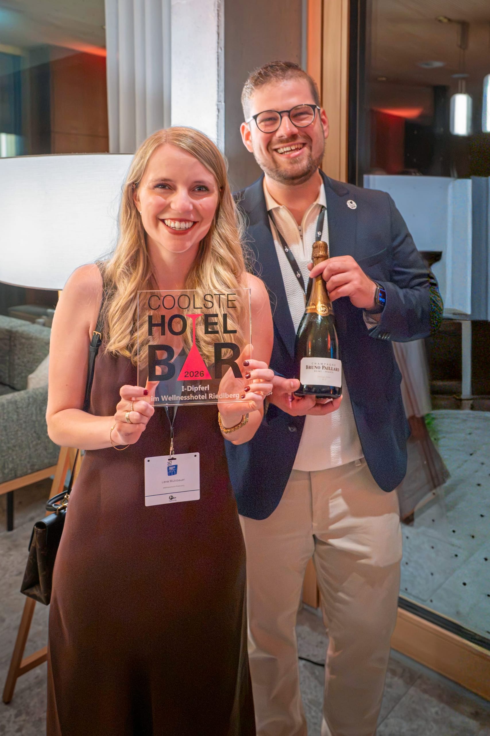 Nach der Verleihung war vor der Verleihung: In der Bar des Seegut Zeppelin hat Mein Tophotel zum zweiten Mal den Award „Coolste Hotelbar“ vergeben.