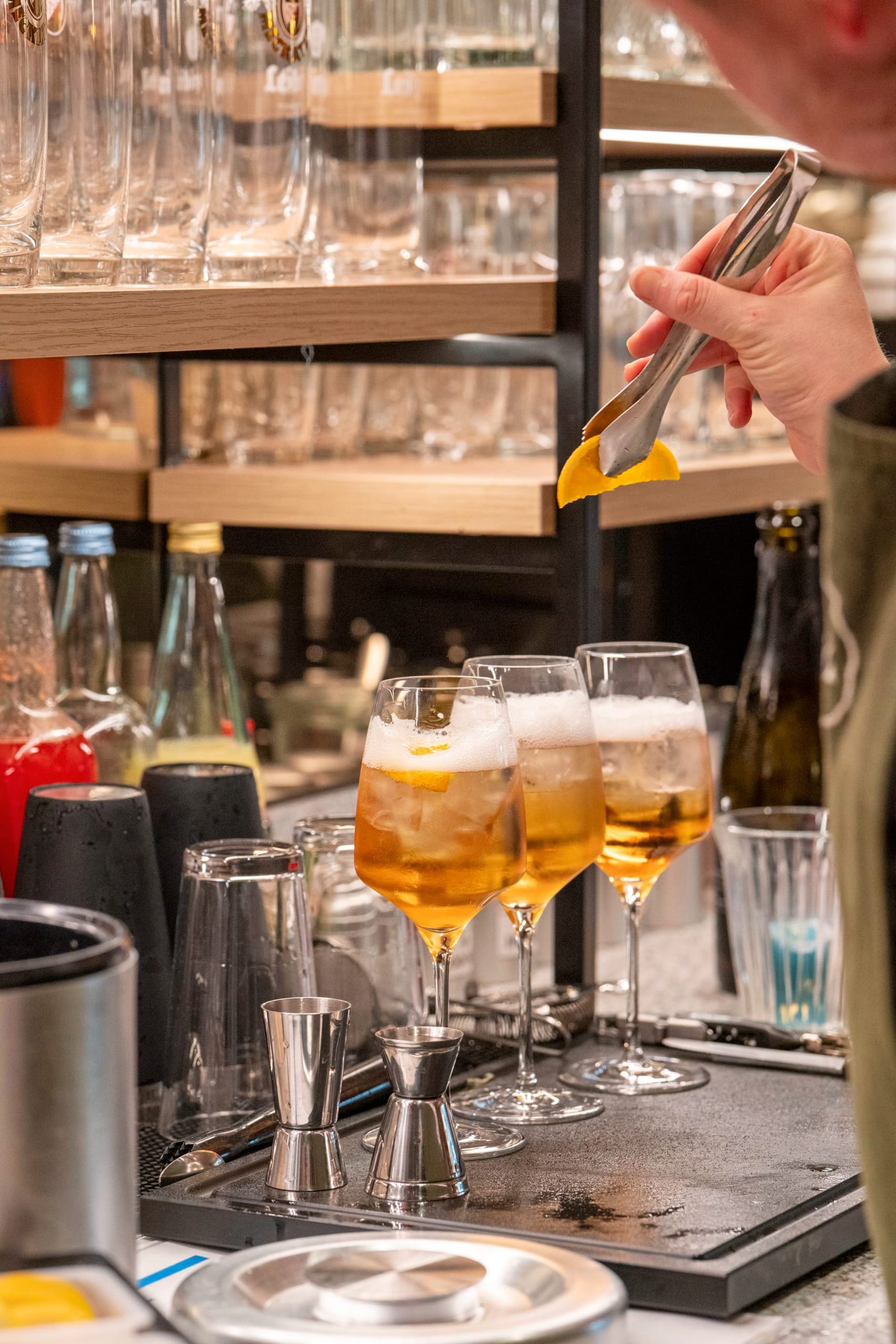 Nach der Verleihung war vor der Verleihung: In der Bar des Seegut Zeppelin hat Mein Tophotel zum zweiten Mal den Award „Coolste Hotelbar“ vergeben.
