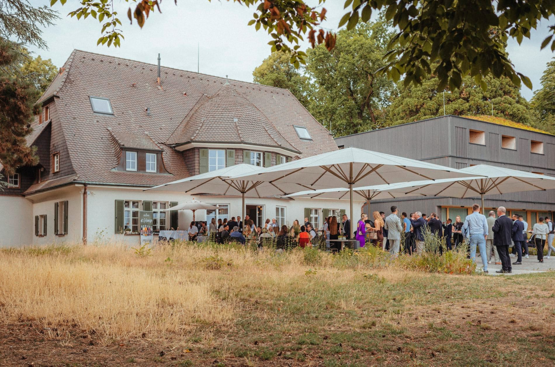 Feierlicher Empfang beim Grand Prix der Tagungshotellerie auf der Restaurantterrasse des Seegut Zeppelin in Friedrichshafen.