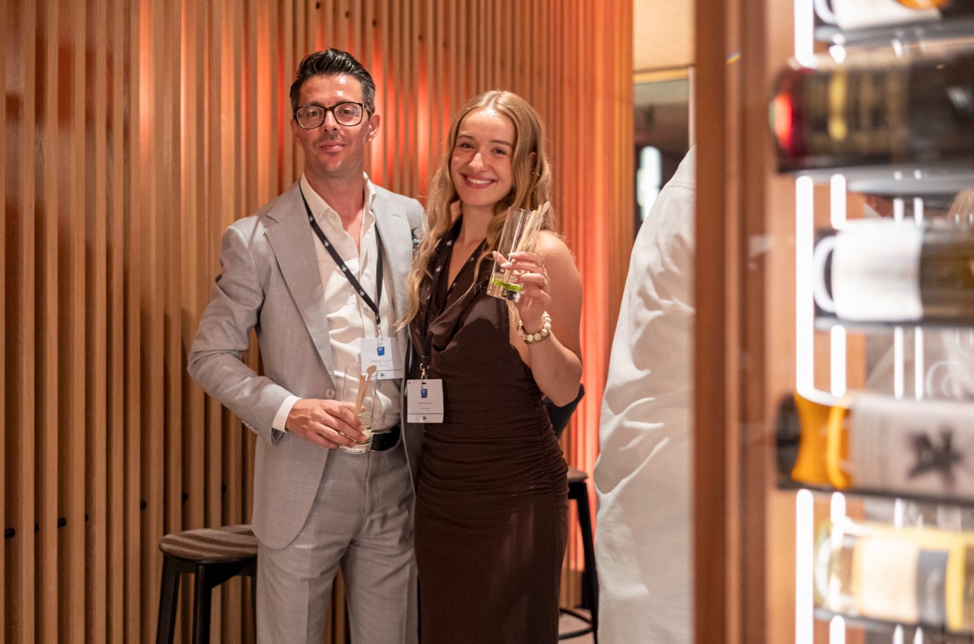 Nach der Verleihung war vor der Verleihung: In der Bar des Seegut Zeppelin hat Mein Tophotel zum zweiten Mal den Award „Coolste Hotelbar“ vergeben.