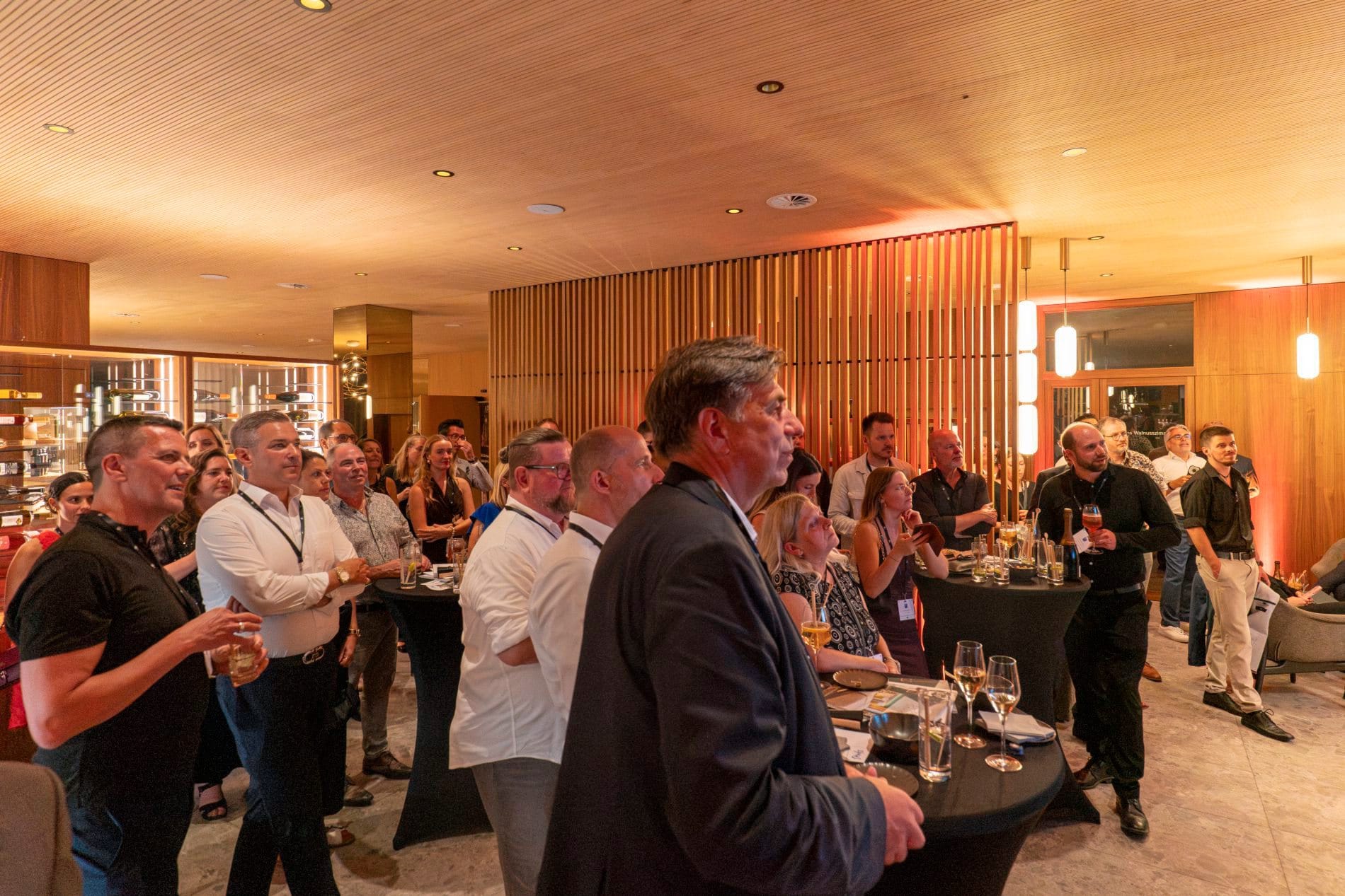 Nach der Verleihung war vor der Verleihung: In der Bar des Seegut Zeppelin hat Mein Tophotel zum zweiten Mal den Award „Coolste Hotelbar“ vergeben.