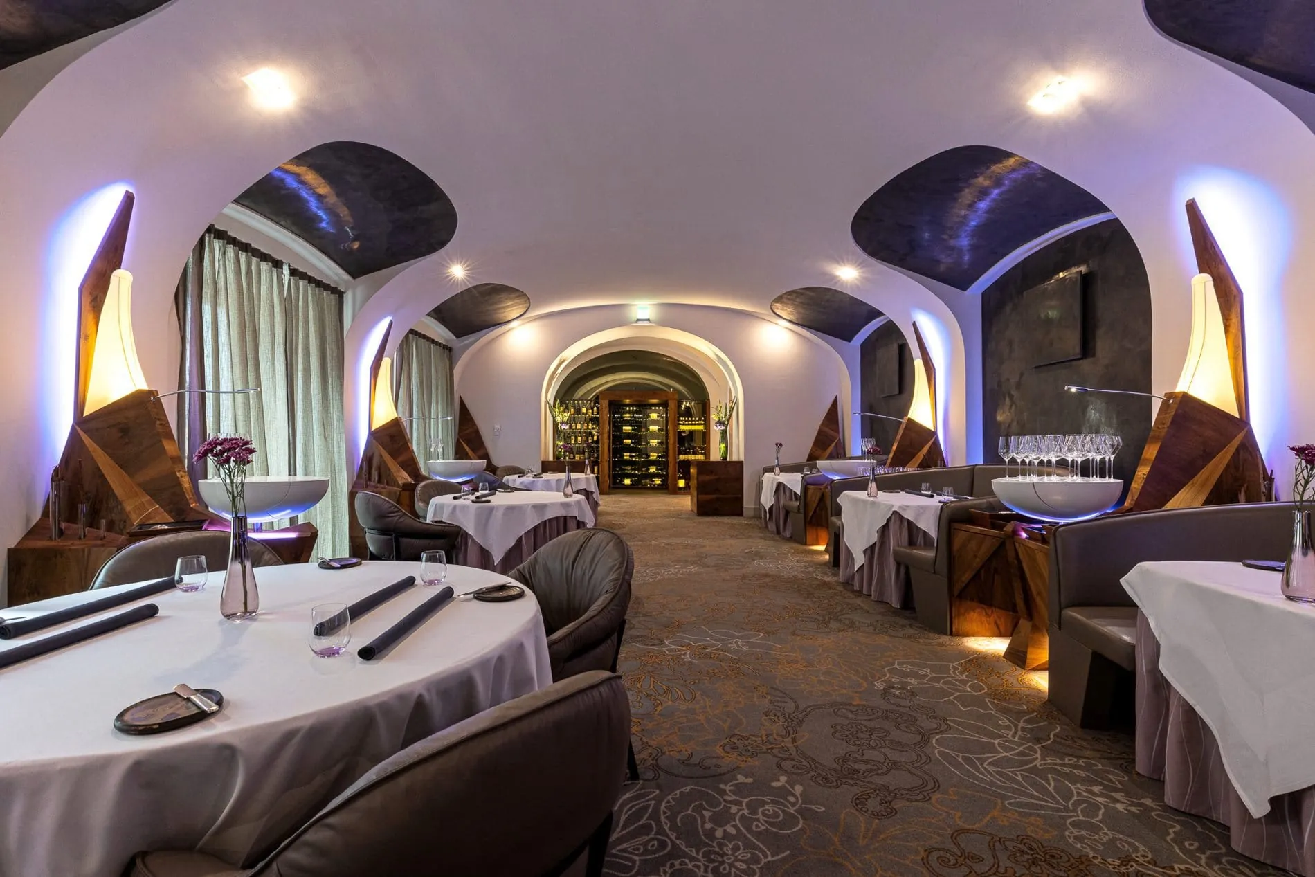 Das Zwei-Sterne-Restaurant „Silvio Nickol" bleibt als eigenständiges Fine-Dining-Restaurant im Palais bestehen.