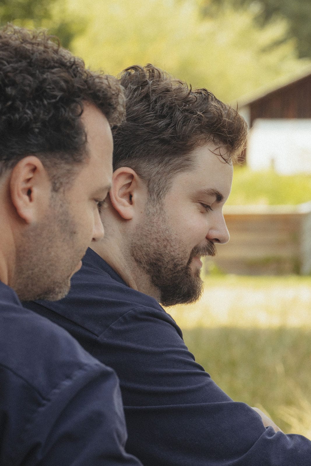 Auf dem Nachmittagsprogramm: Das Küchenteam um Philipp Heid (links) und Michel Müller verwöhnt die Gäste an der kleinen Genussstation im Hotelgarten.