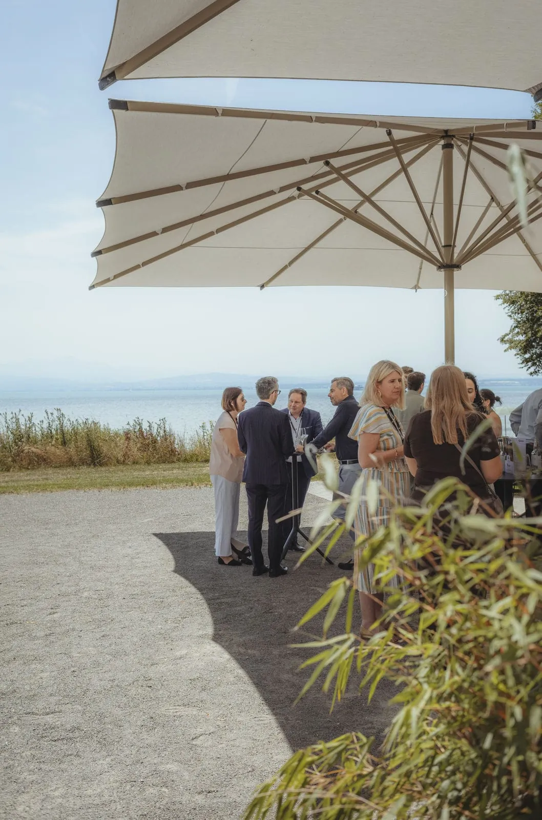 Celebrate & Connect: Gewinner, Finalisten und Gäste beim Flying Buffet auf der Terrasse des hoteleigenen Restaurants Pinus.