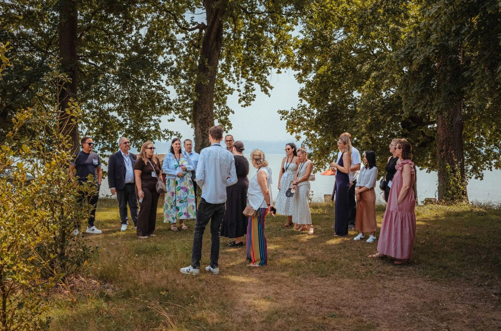 Auf dem Nachmittagsprogramm: Eine geführte Erkundungstour über das Hotelgelände.