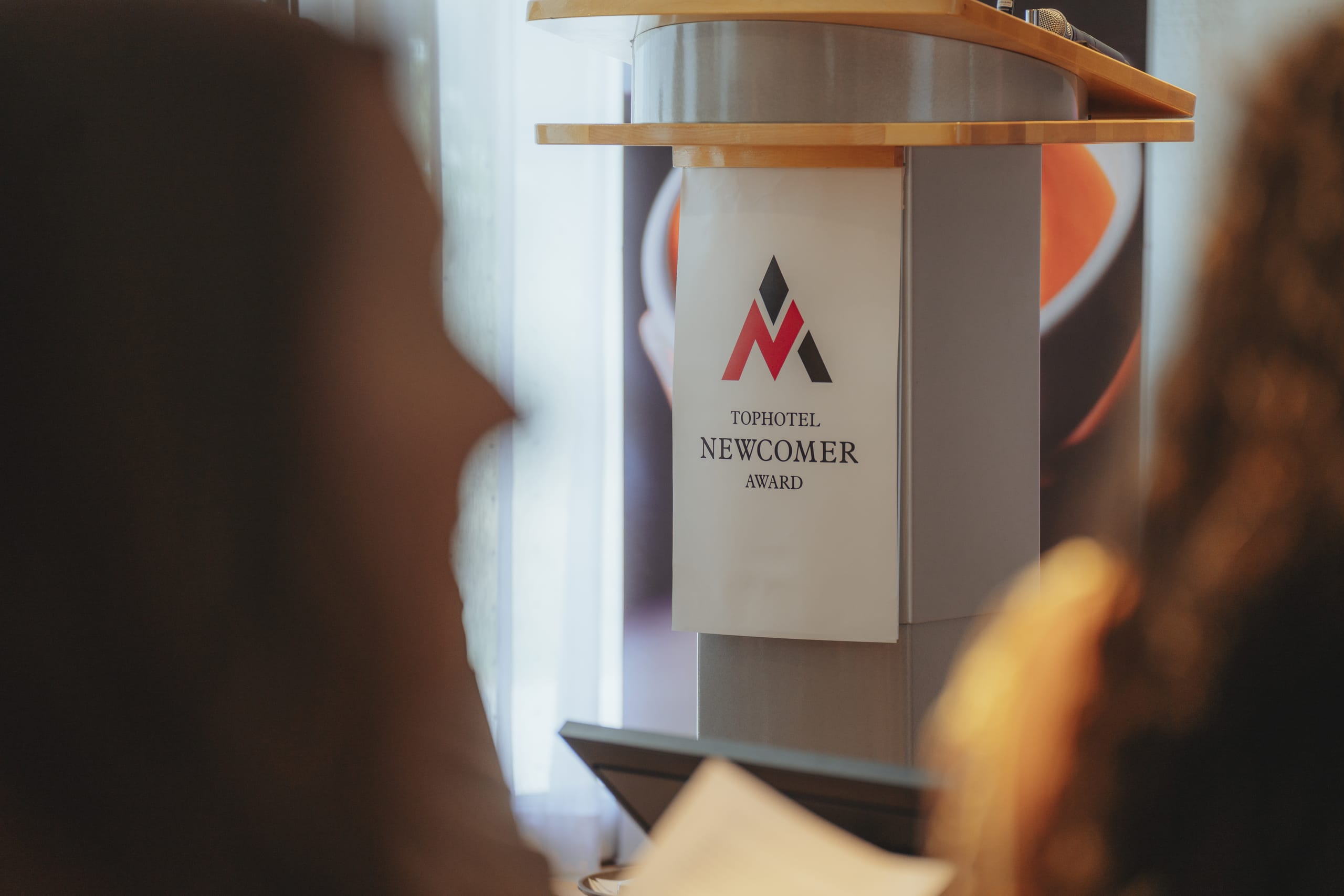 Innovative Konzepte im Rampenlicht: Zum 15. Mal in Folge wurde der Tophotel Newcomer Award vergeben – in diesem Jahr im Seegut Zeppelin in Friedrichshafen.