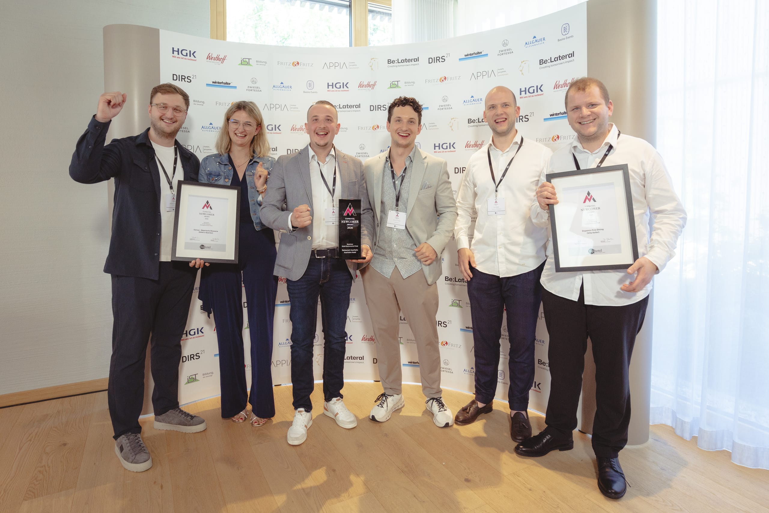 Glückliche Gewinner und Nominierte: (von links) Maximilian Dreisbach und Maria Schuler von der Brasserie Cervus im Zeller’s Quartier, Yann Bosshammer und Marius Tröndle vom Restaurant Auerhahn sowie Niko und Axel Boesen vom Dopamin Fine Dining.