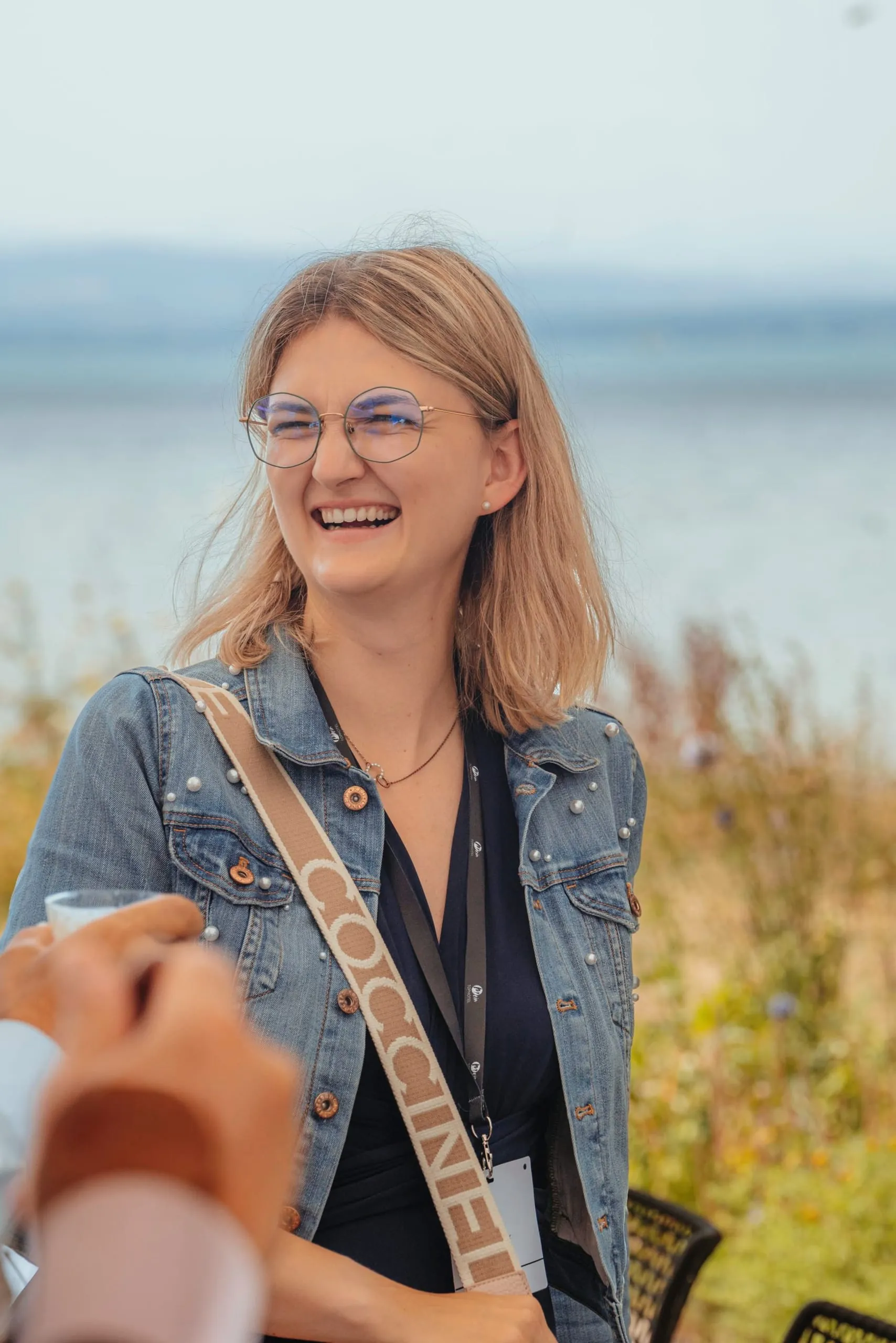 Celebrate & Connect: Gewinner, Finalisten und Gäste beim Flying Buffet auf der Terrasse des hoteleigenen Restaurants Pinus.