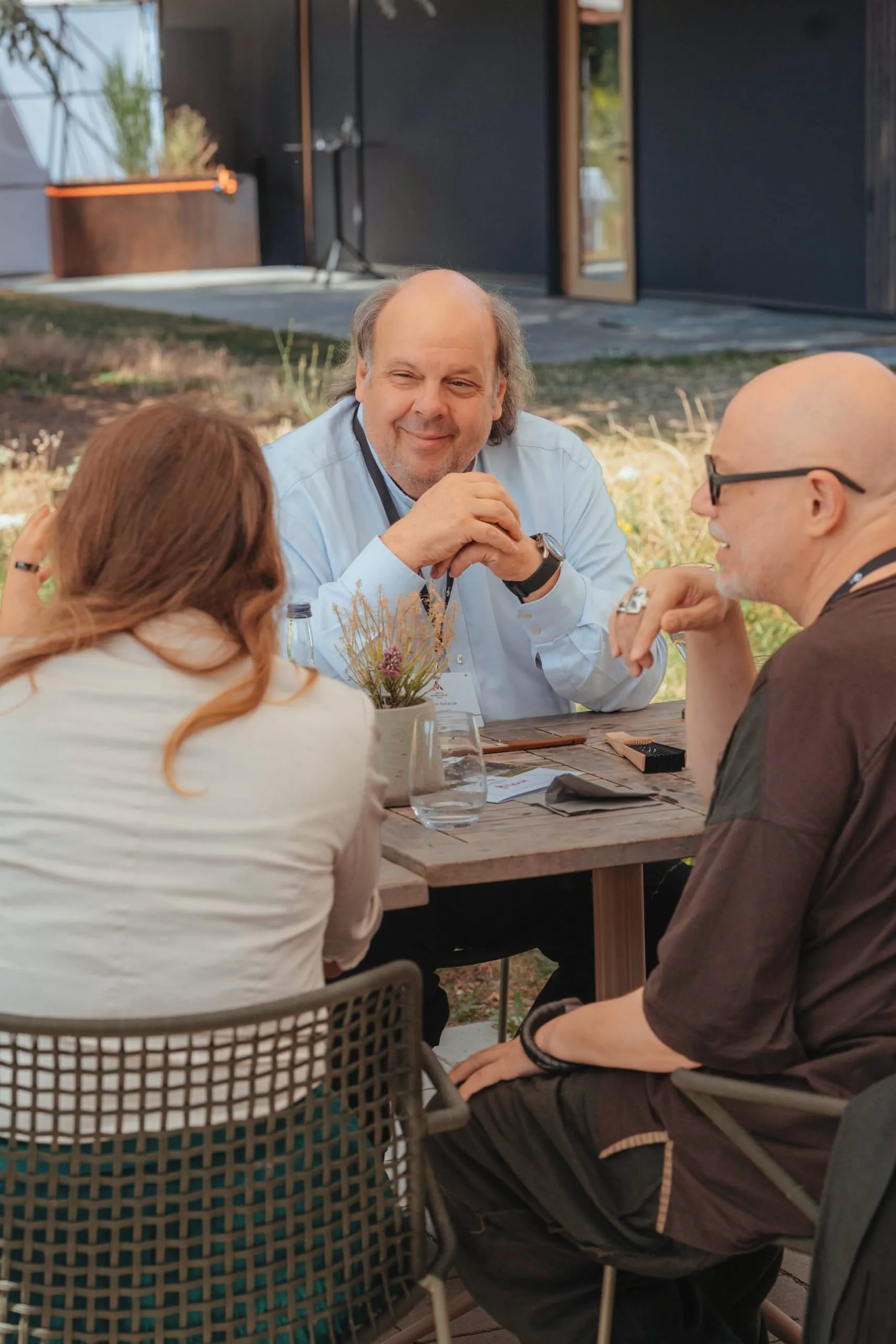 Celebrate & Connect: Gewinner, Finalisten und Gäste beim Flying Buffet auf der Terrasse des hoteleigenen Restaurants Pinus.