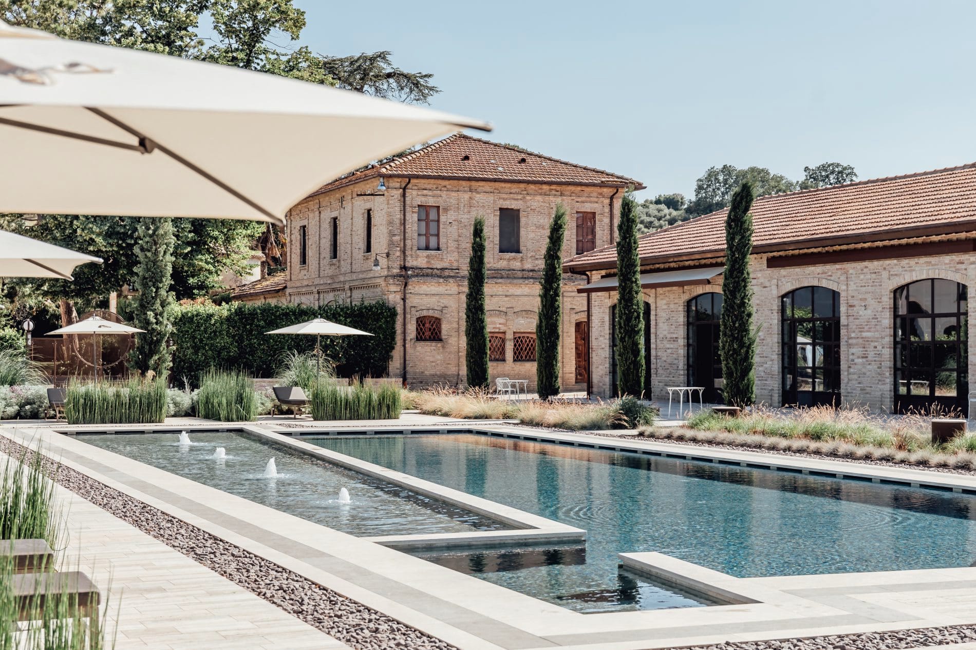 Das Relais Villa Corallo ist einer der Neuzugänge: Das Herrenhaus aus dem 19. Jahrhundert befindet sich im Besitz der Familie Di Serafino und verbindet historische Eleganz mit sehr persönlicher italienischer Gastfreundschaft.