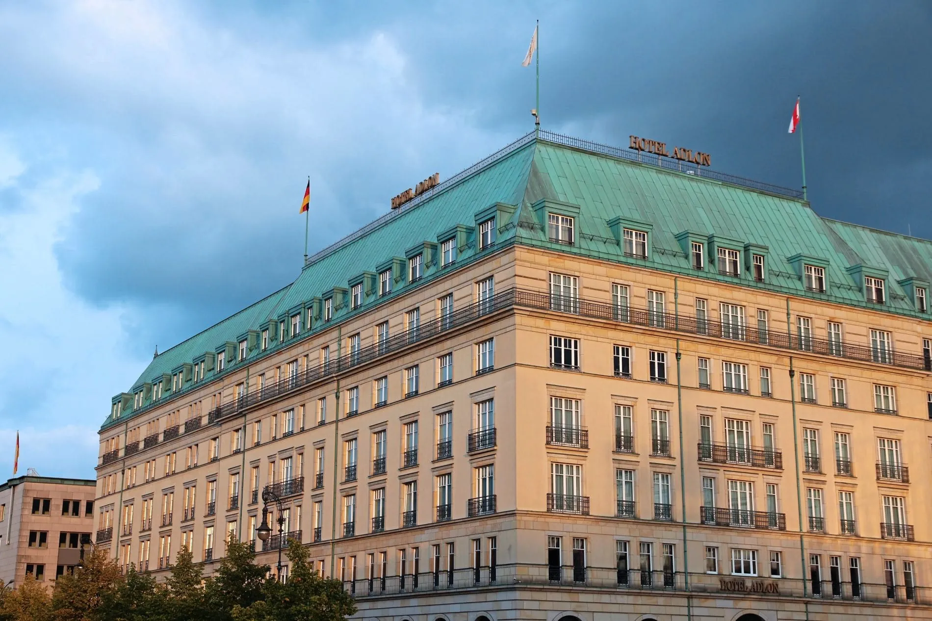 Die Adlon-Immobilie soll im Rahmen eines geplanten Fondsverkaufs einen neuen Eigentümer bekommen.