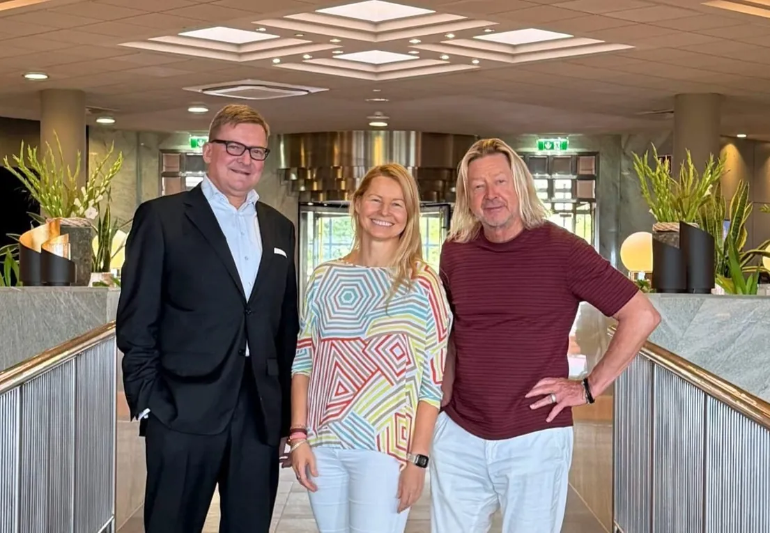 Gerhard Bosse (links), der neue Direktor mit den Hotelinhabern Nikola und Karl Reiter.