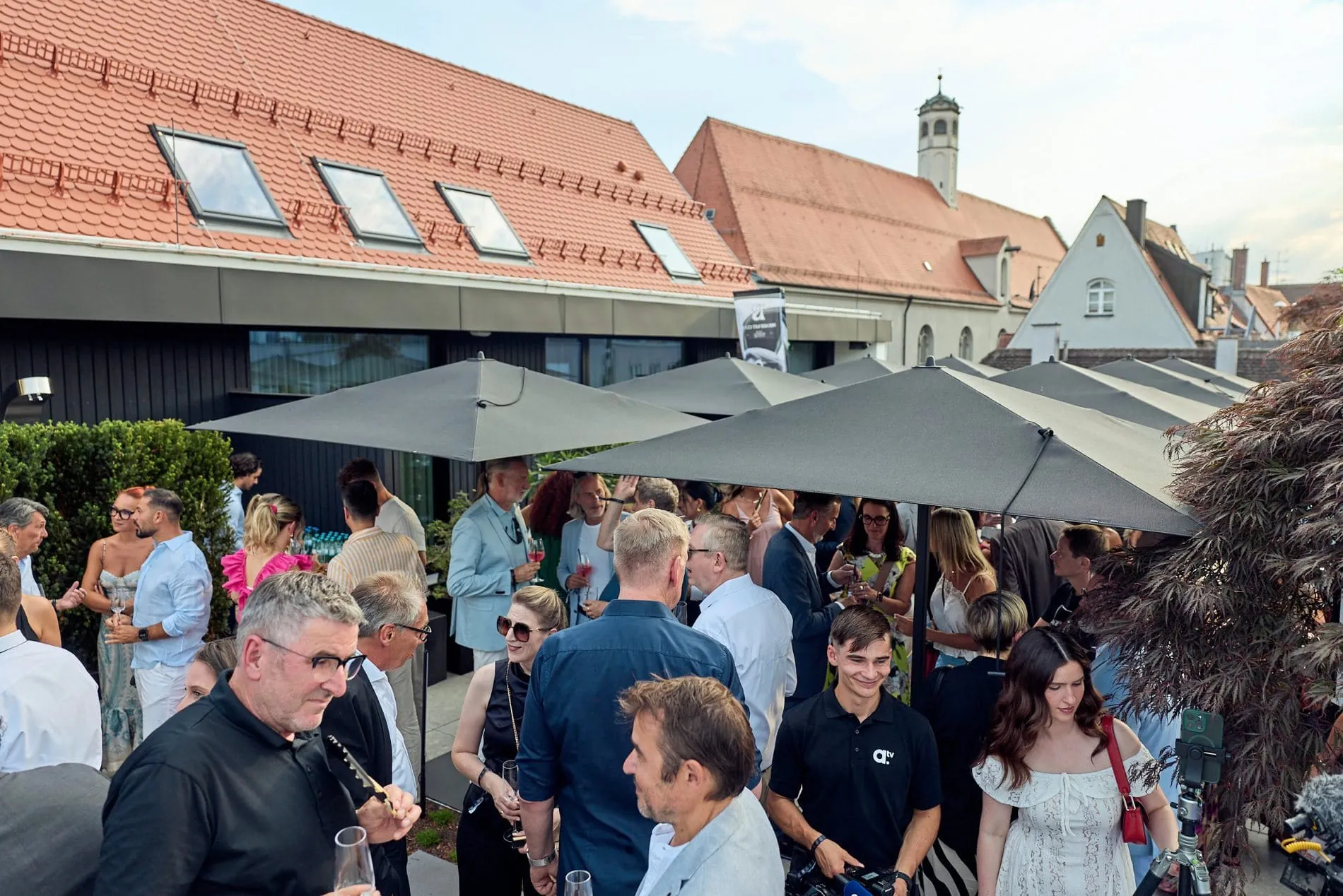 Sommerliches Opening: Rund 130 geladene Gäste feierten die Eröffnung des neuen Anbaus im Hotel Maximilian's.