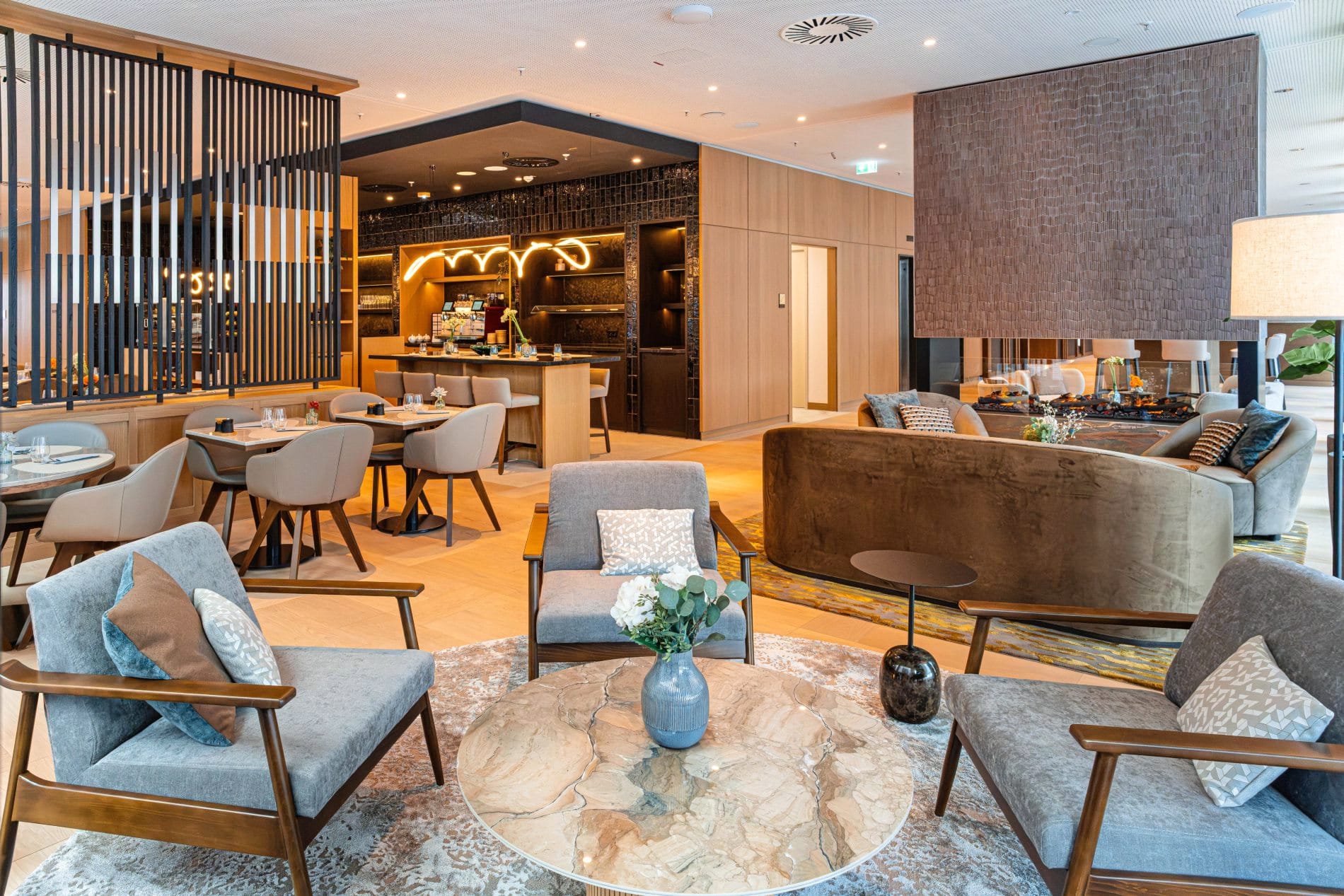 Atlantic_Hotel_Frankfurt_Deli_Cafe_Interior