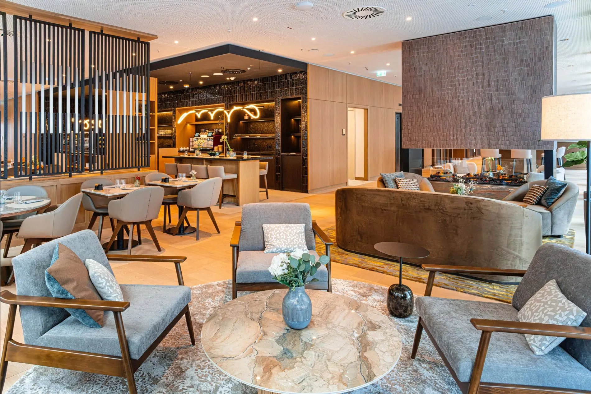 Atlantic_Hotel_Frankfurt_Deli_Cafe_Interior