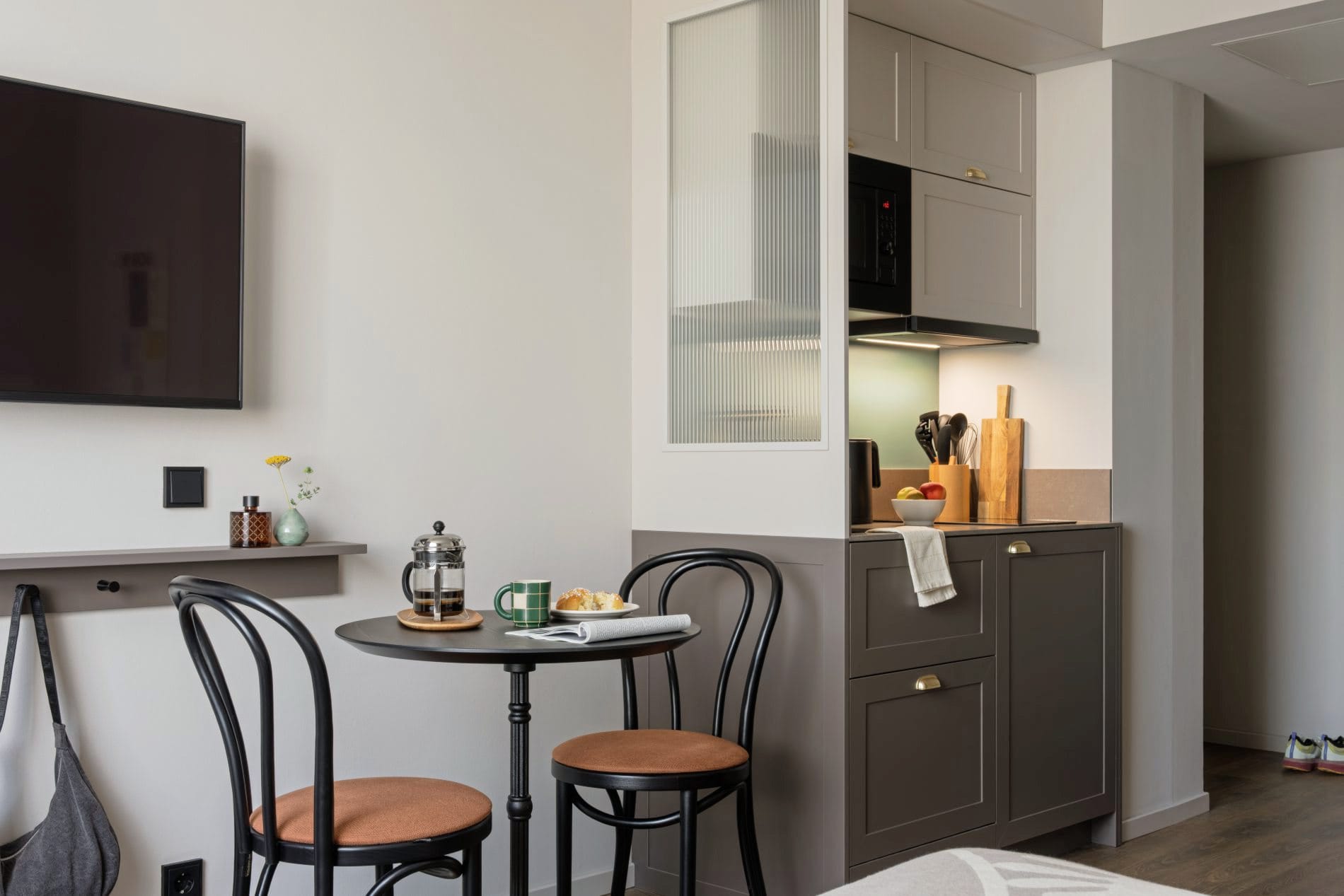 Bob W_Dobling_Compact Studio_Dining