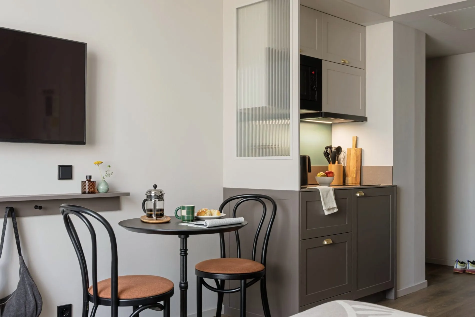 Bob W_Dobling_Compact Studio_Dining