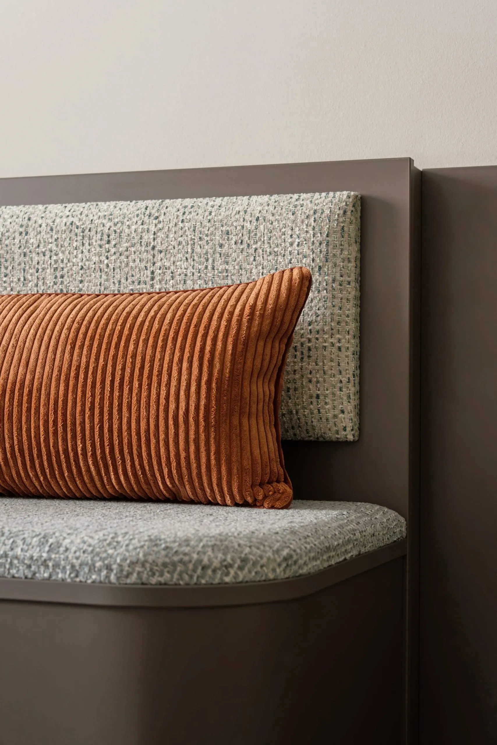 Bob W_Dobling_Detail_Couch