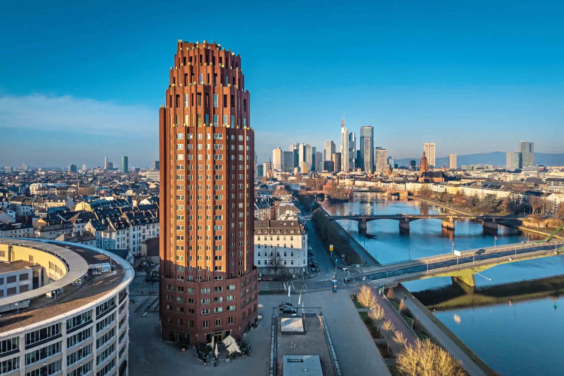 Architektonischer Hingucker: Der Main Plaza Suite Tower in Frankfurt.