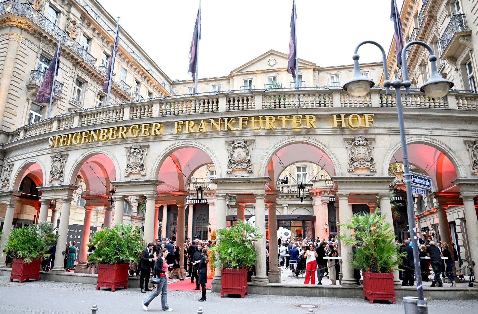 Frankfurter Hof feiert 150-jähriges Bestehen