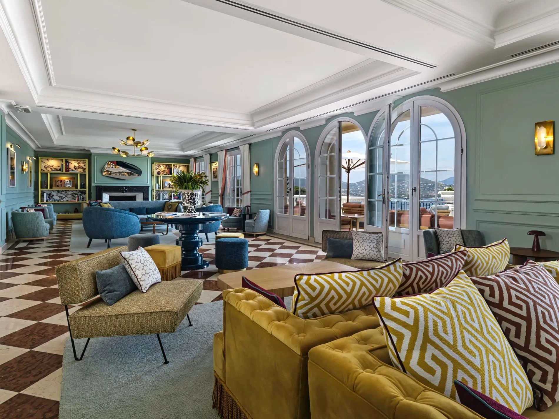 Warme Farben, hochwertiges Interior: Die Lobby empfängt die Gäste im Stil einer privaten Residenz.