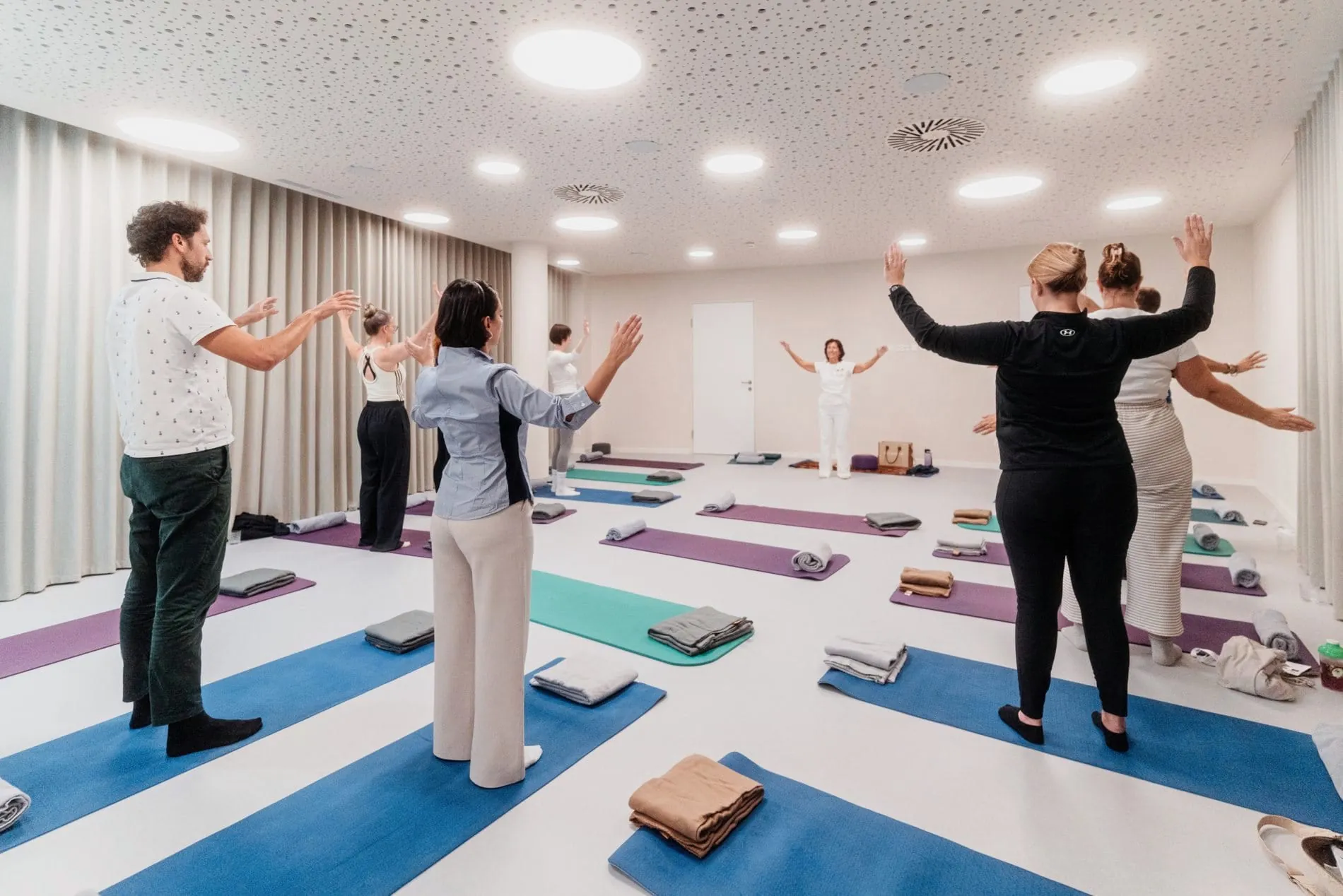 Unter dem Titel „Zurück zu sich selbst“ kombinierte Sylvia Schützenschläger Qi-Gong-Elemente, Atemübungen und Meditation zu einer Einheit für mehr Achtsamkeit und innere Ruhe.