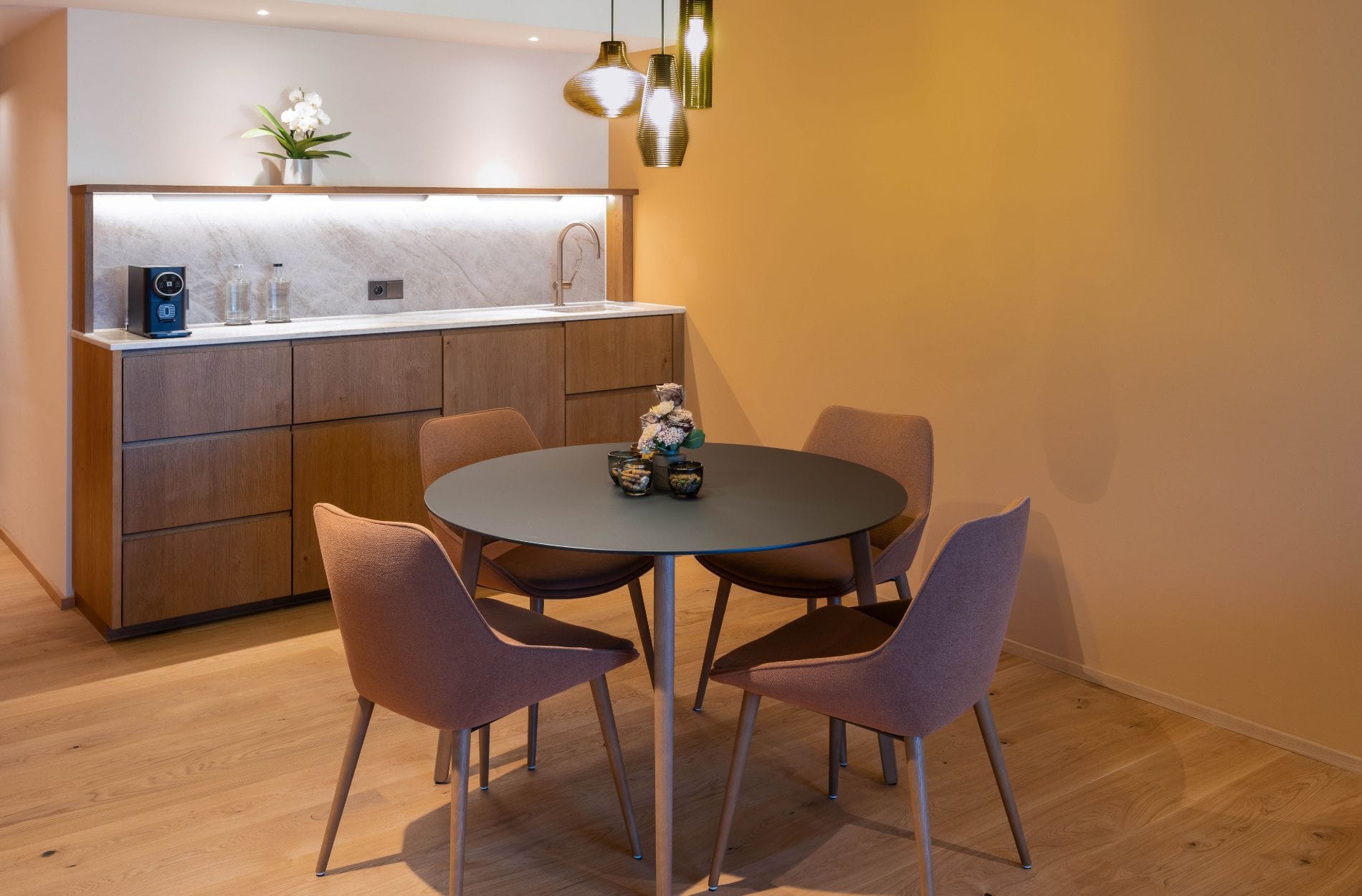 Die Küchenzeile macht längere Aufenthalte und Reisen mit Kindern flexibler. Gerade größere Familienapartments waren nach Angaben des Hauses zuvor zu knapp.