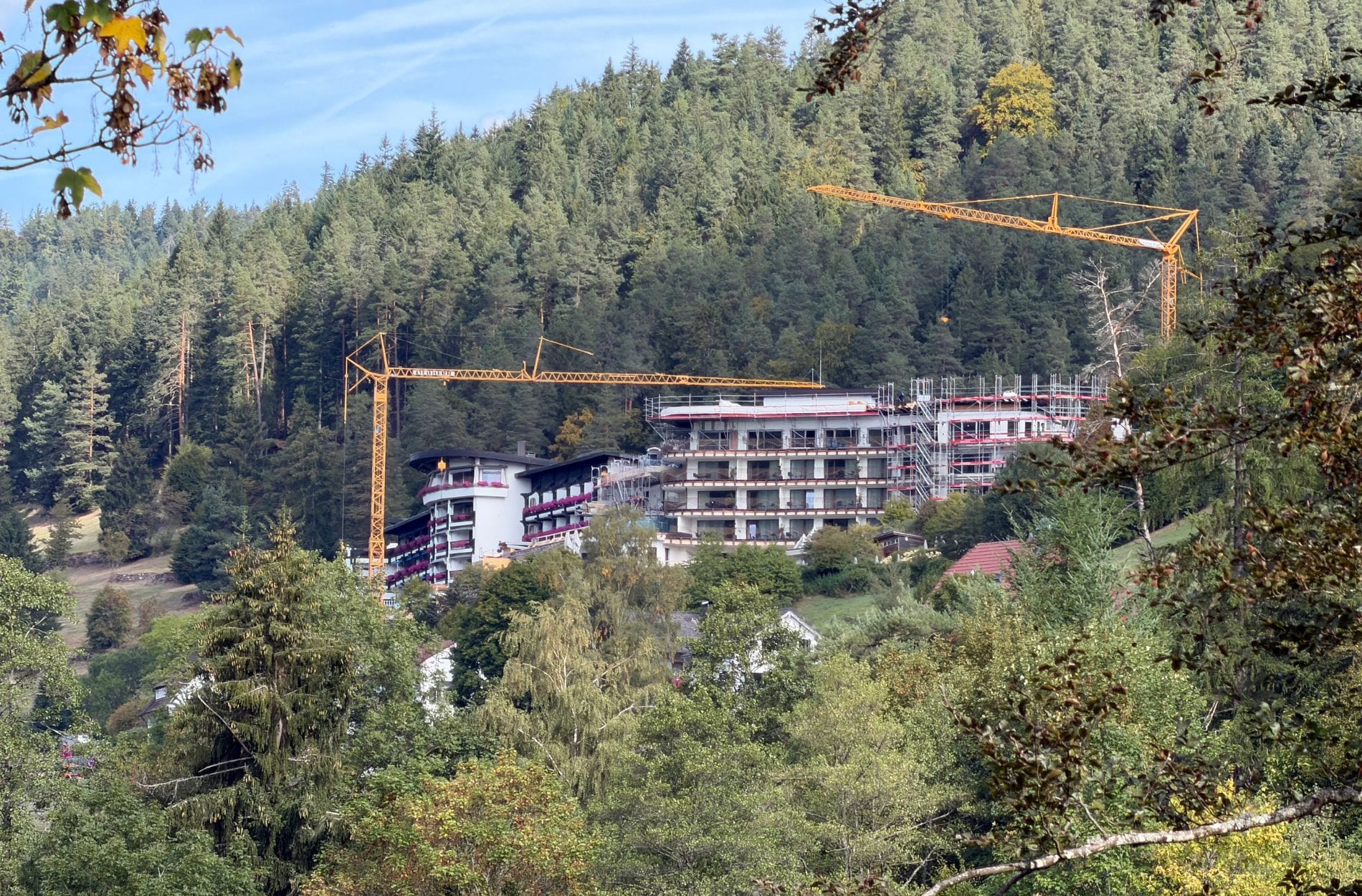 Bei einem Pressetermin Mitte September 2026 zeigte die Familie Finkbeiner erstmals die neuen Zimmer und das umgestaltete Silberberg – und erläuterte, wie sie das Haupthaus in den kommenden Jahren weiterentwickeln will.